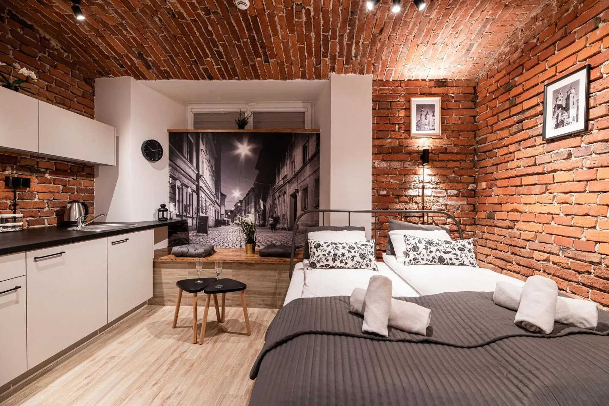 Photo of the whole room, Bed in DIETLA 99 APARTMENTS - IDEAL LOCATION - in the heart of Krakow