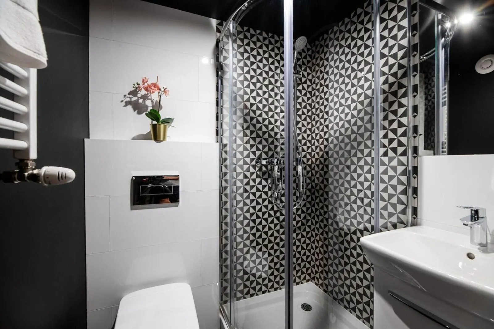 Bathroom in DIETLA 99 APARTMENTS - IDEAL LOCATION - in the heart of Krakow