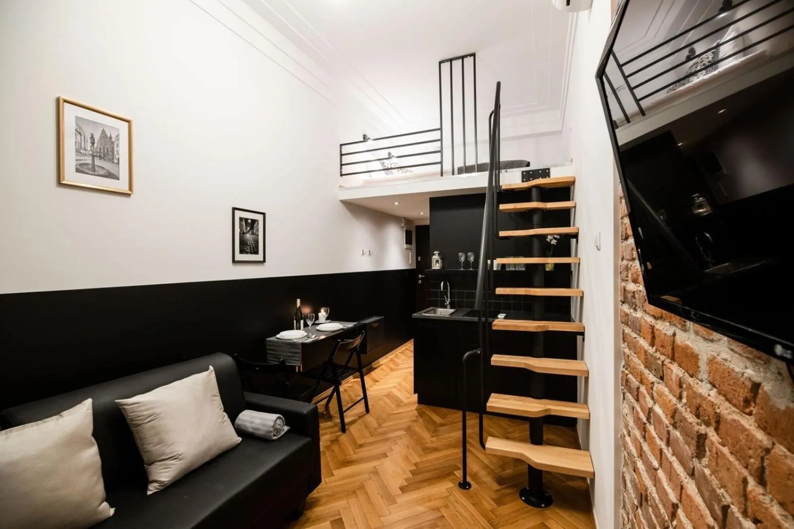 Seating area in DIETLA 99 APARTMENTS - IDEAL LOCATION - in the heart of Krakow