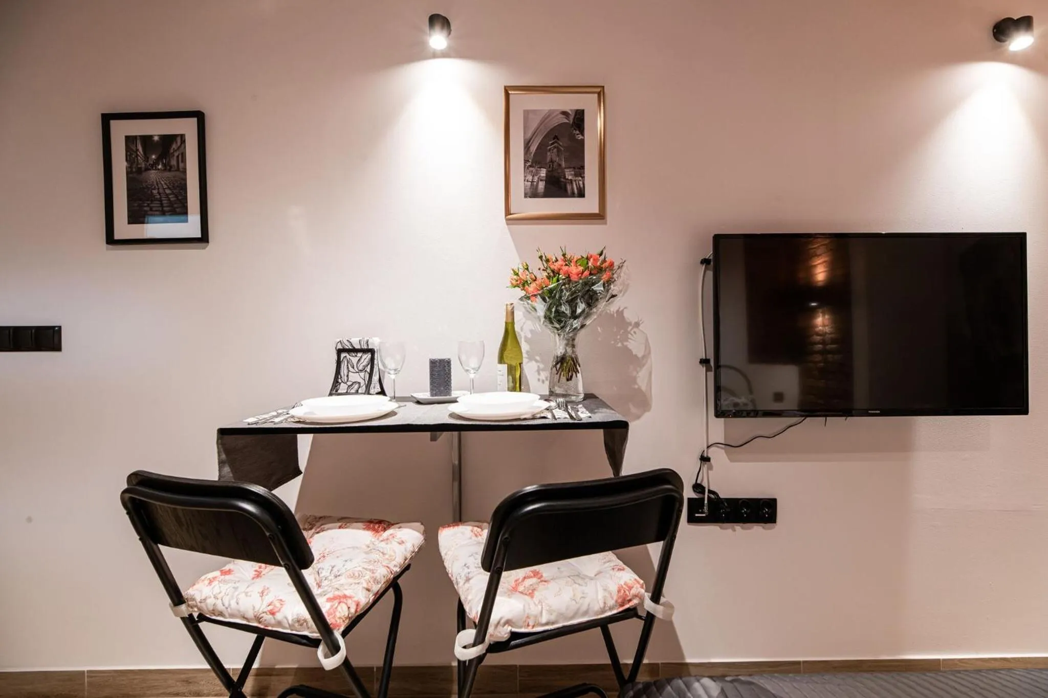 Photo of the whole room in DIETLA 99 APARTMENTS - IDEAL LOCATION - in the heart of Krakow