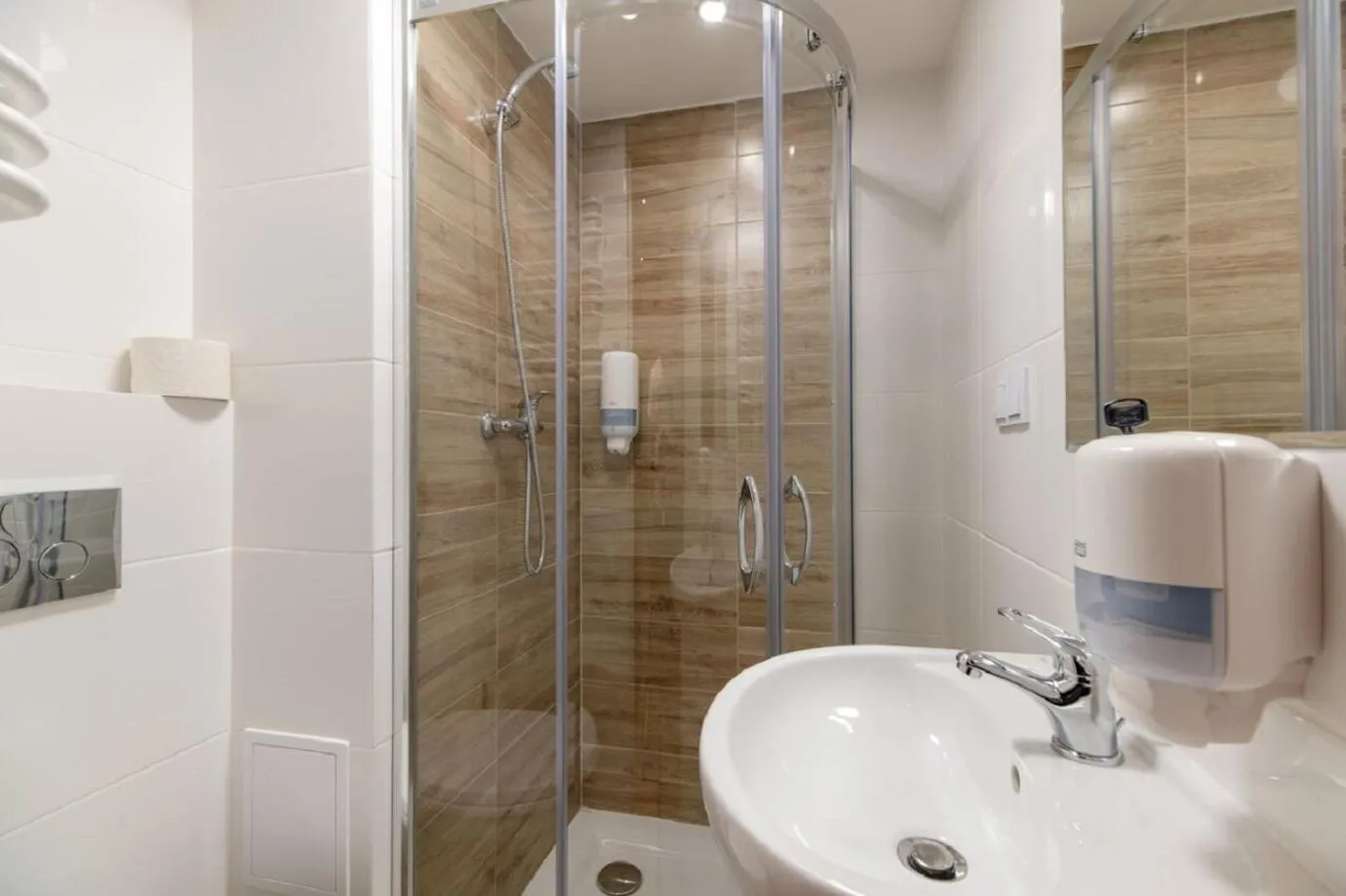 Bathroom in DIETLA 99 APARTMENTS - IDEAL LOCATION - in the heart of Krakow