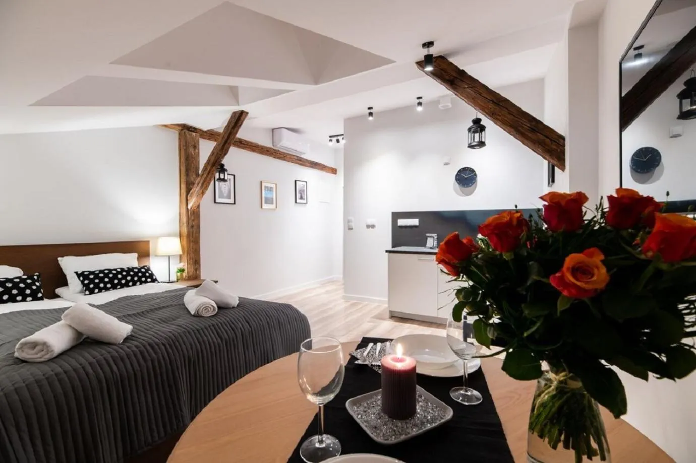 Photo of the whole room, Bed in DIETLA 99 APARTMENTS - IDEAL LOCATION - in the heart of Krakow