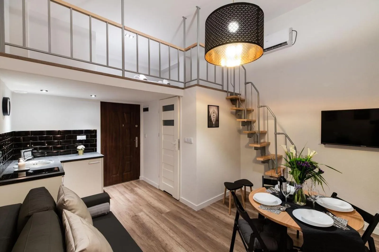 Photo of the whole room in DIETLA 99 APARTMENTS - IDEAL LOCATION - in the heart of Krakow