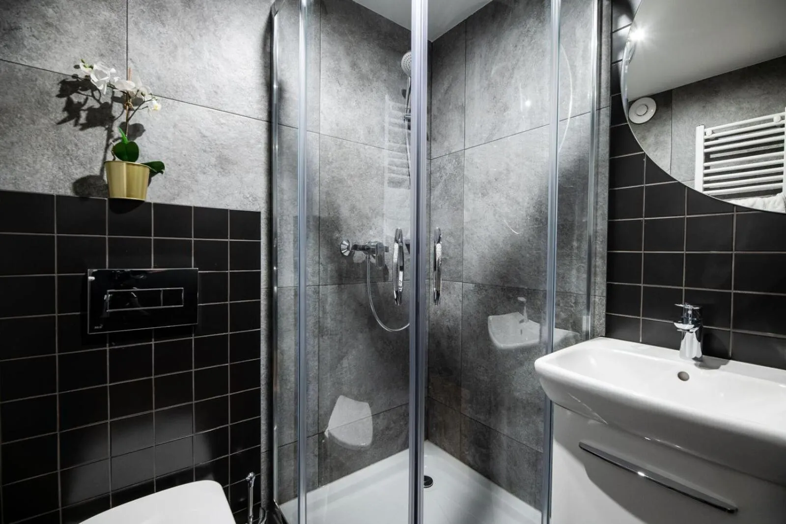 Bathroom in DIETLA 99 APARTMENTS - IDEAL LOCATION - in the heart of Krakow