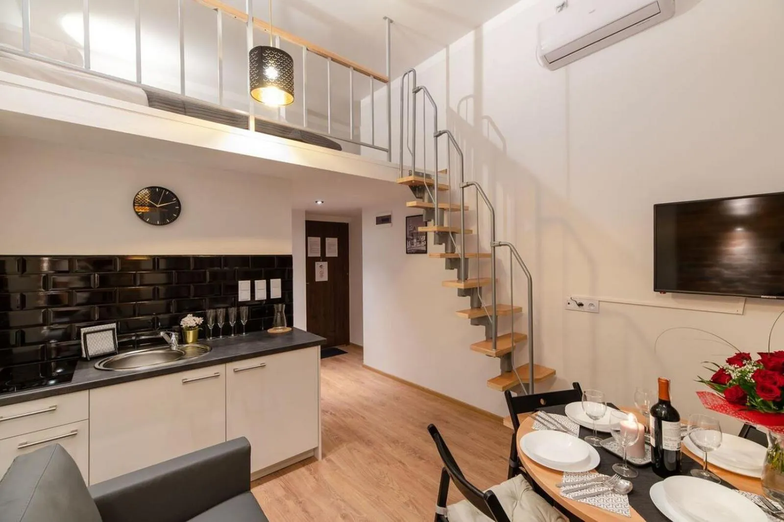 Photo of the whole room in DIETLA 99 APARTMENTS - IDEAL LOCATION - in the heart of Krakow