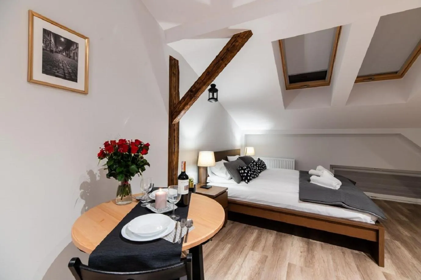 Photo of the whole room, Bed in DIETLA 99 APARTMENTS - IDEAL LOCATION - in the heart of Krakow