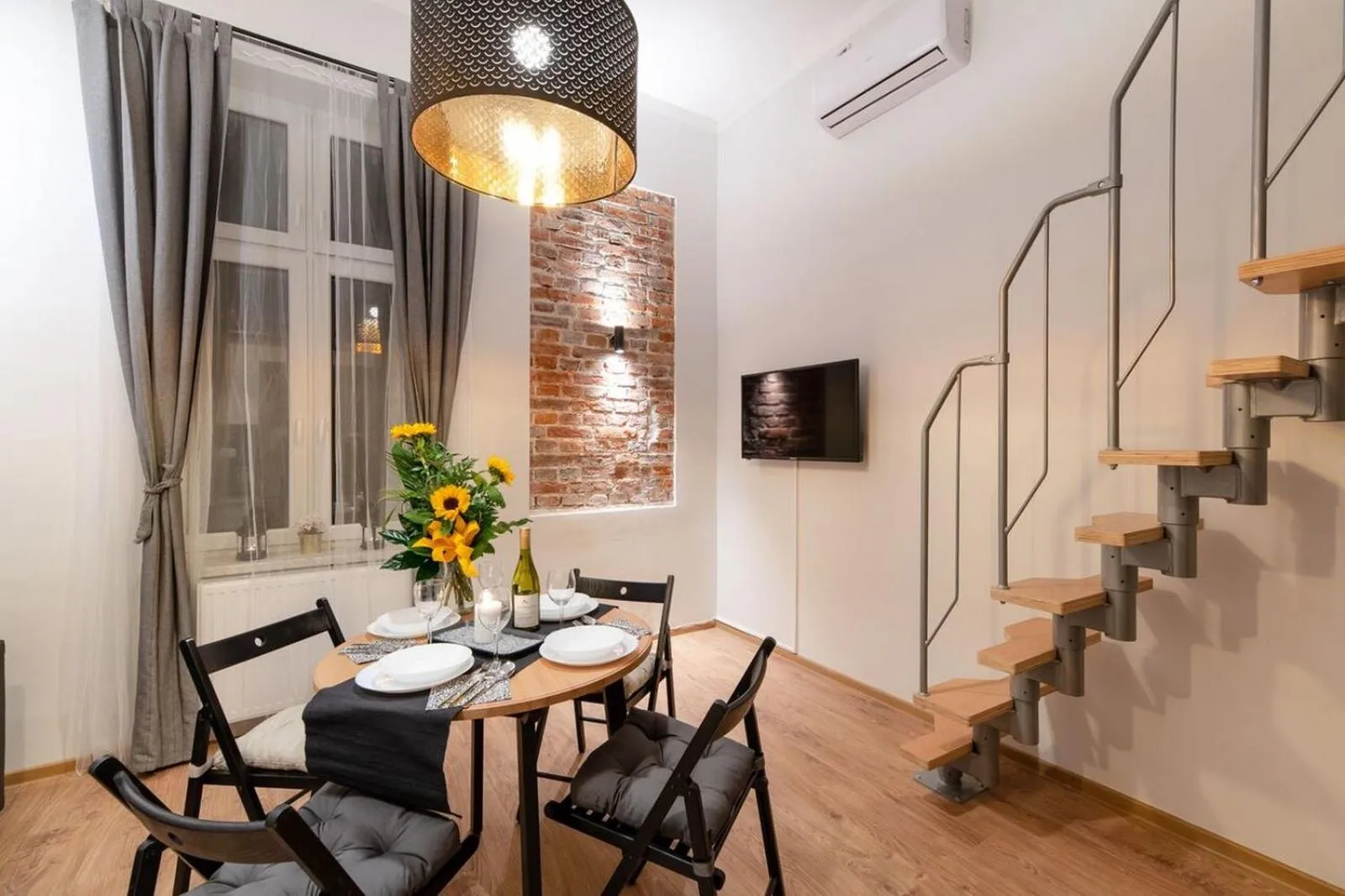 Photo of the whole room in DIETLA 99 APARTMENTS - IDEAL LOCATION - in the heart of Krakow