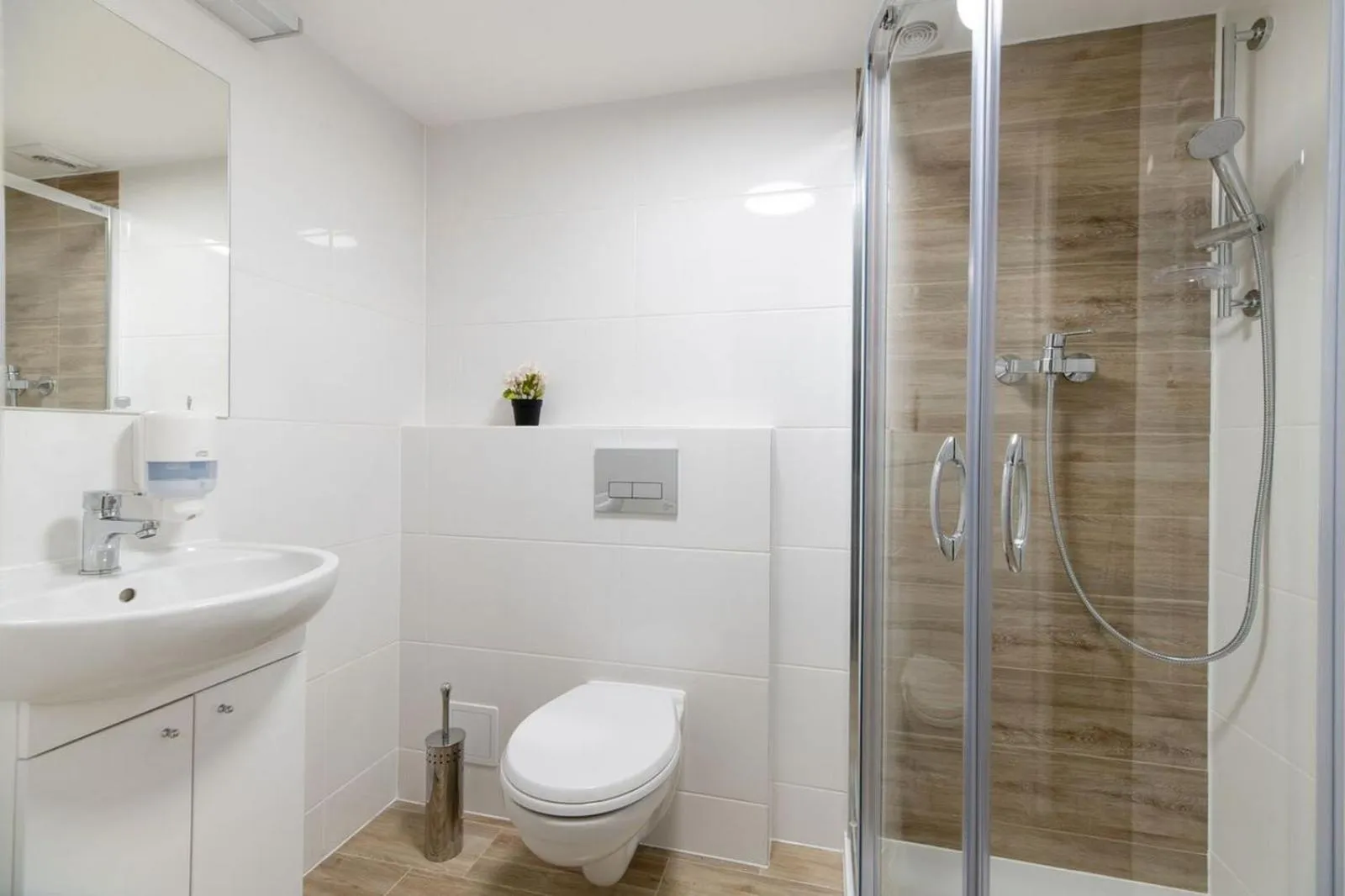 Bathroom in DIETLA 99 APARTMENTS - IDEAL LOCATION - in the heart of Krakow