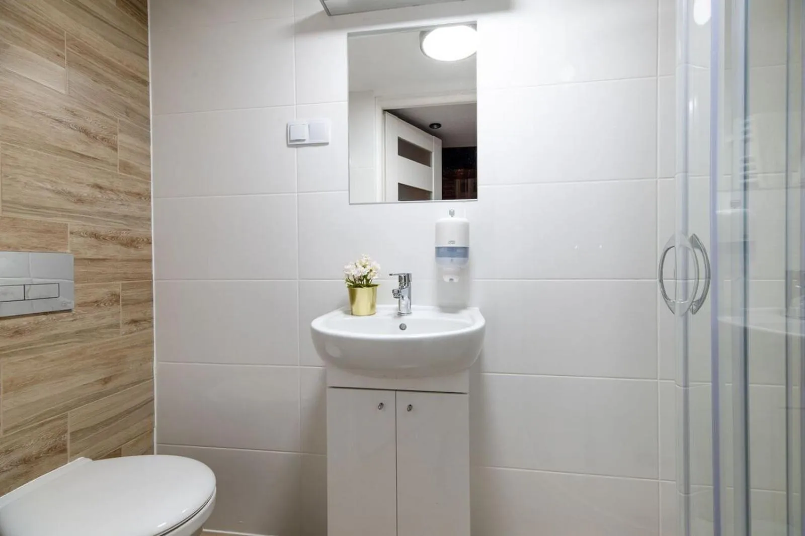 Bathroom in DIETLA 99 APARTMENTS - IDEAL LOCATION - in the heart of Krakow