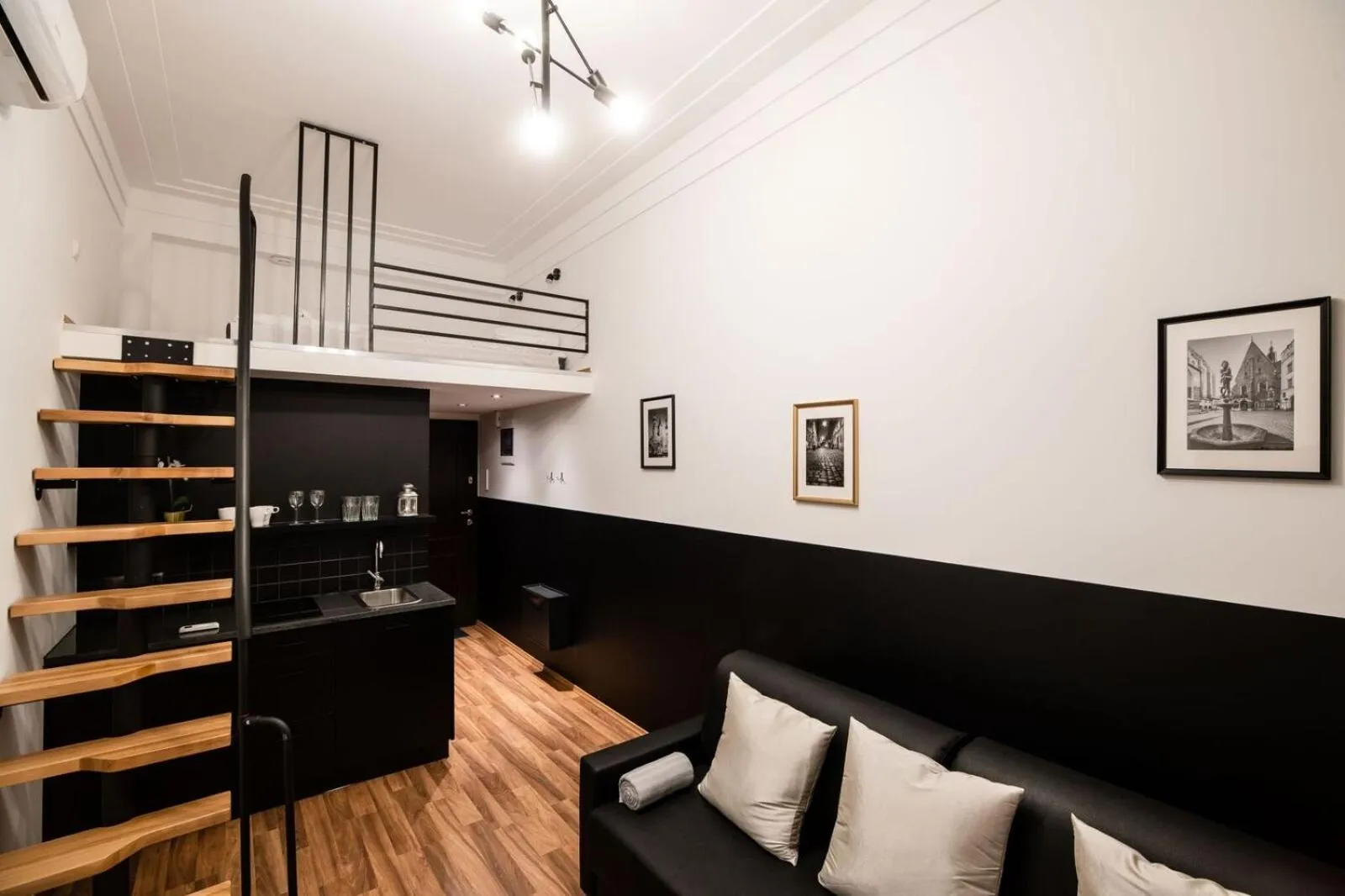 Seating area in DIETLA 99 APARTMENTS - IDEAL LOCATION - in the heart of Krakow
