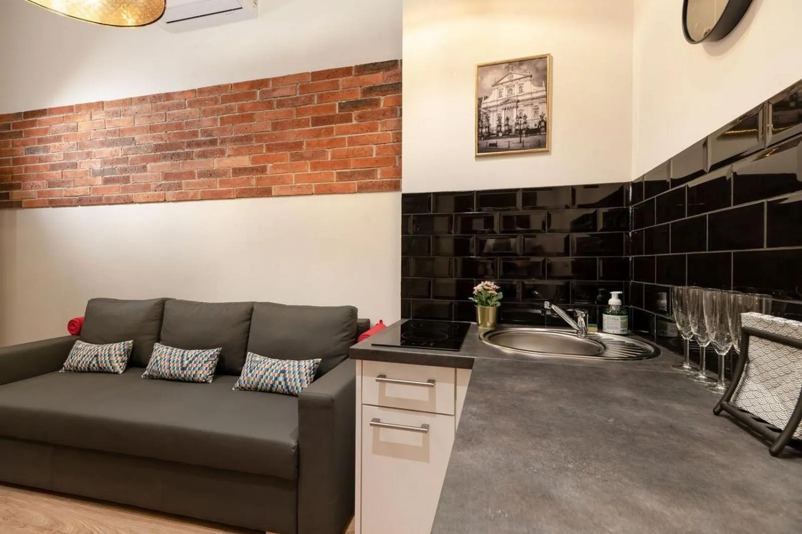 Photo of the whole room in DIETLA 99 APARTMENTS - IDEAL LOCATION - in the heart of Krakow