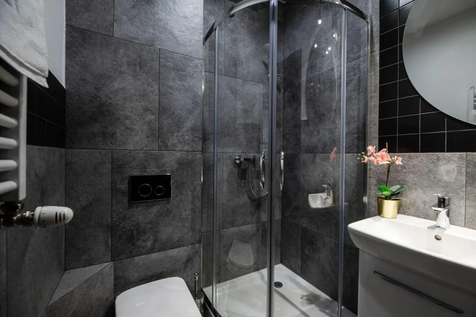 Bathroom in DIETLA 99 APARTMENTS - IDEAL LOCATION - in the heart of Krakow
