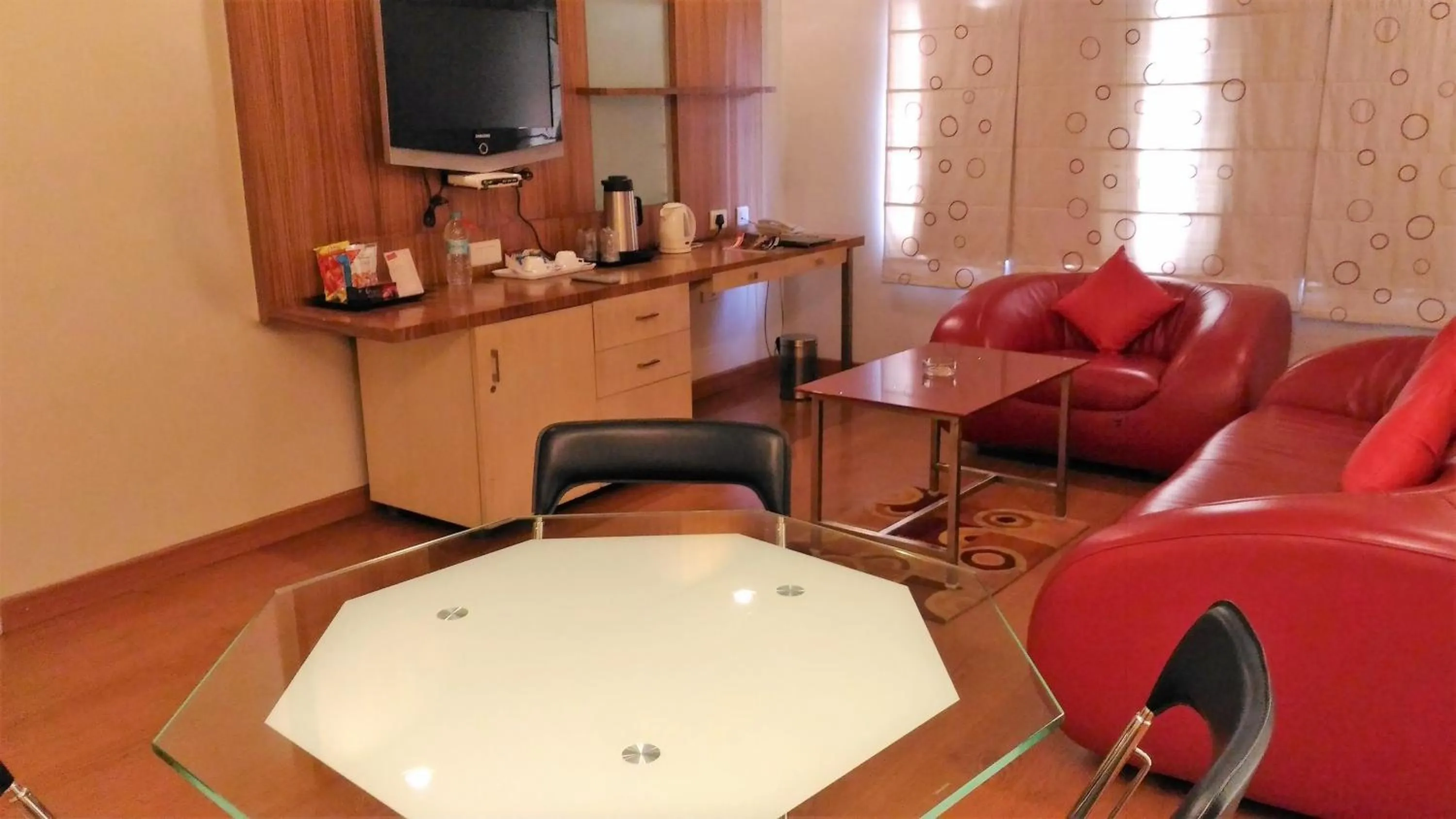 TV and multimedia in Taj Tristar