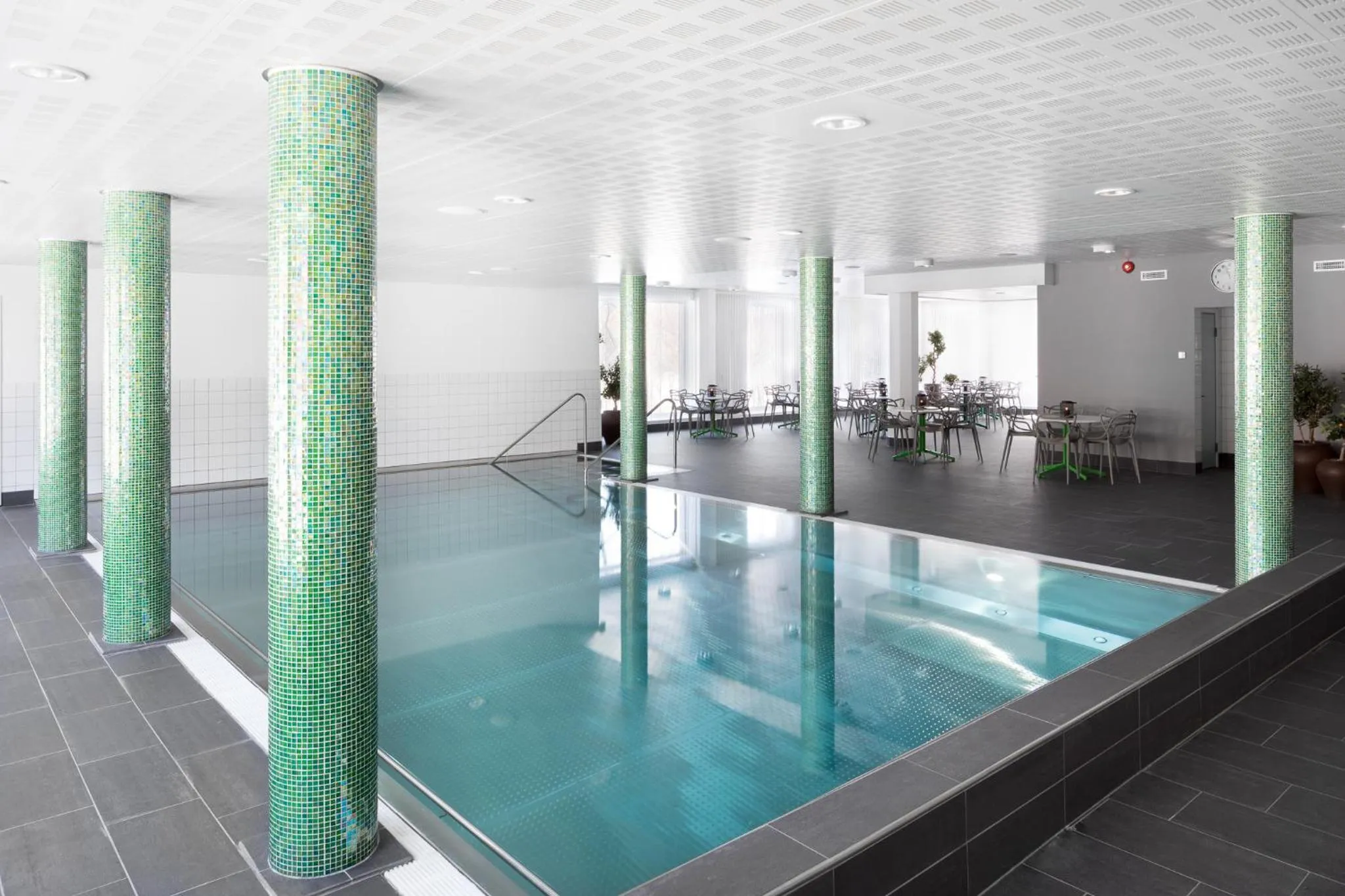 Swimming pool in Medlefors Hotell & Konferens