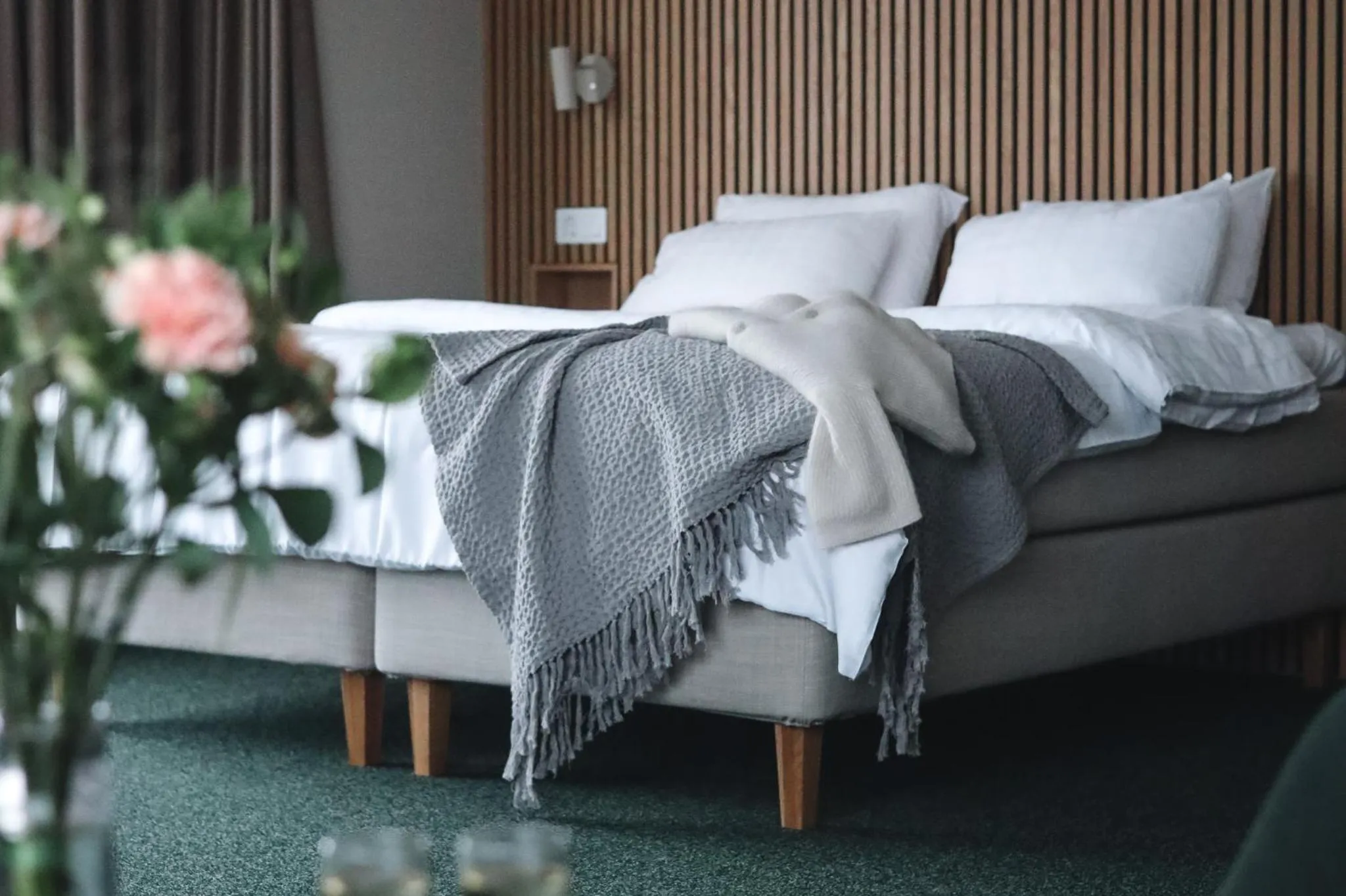 Property building, Bed in Medlefors Hotell & Konferens