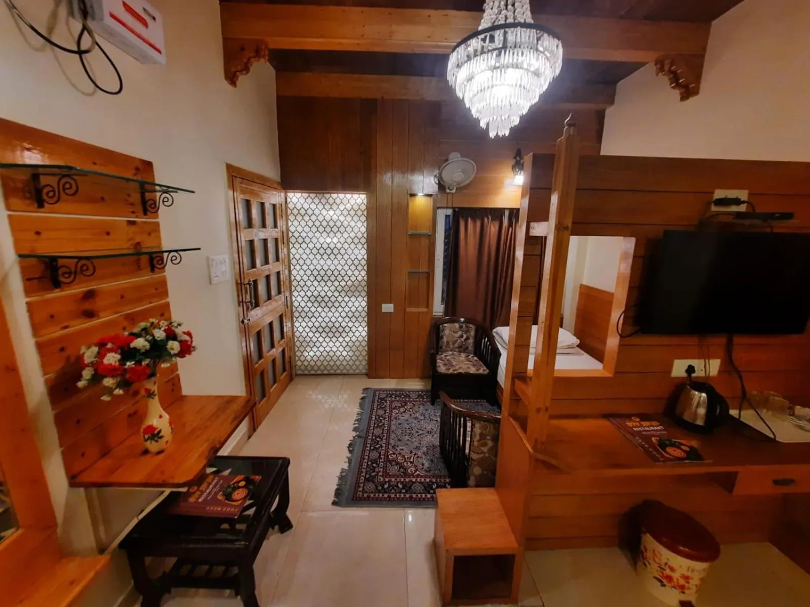 Photo of the whole room in Hotel Temple On Ganges