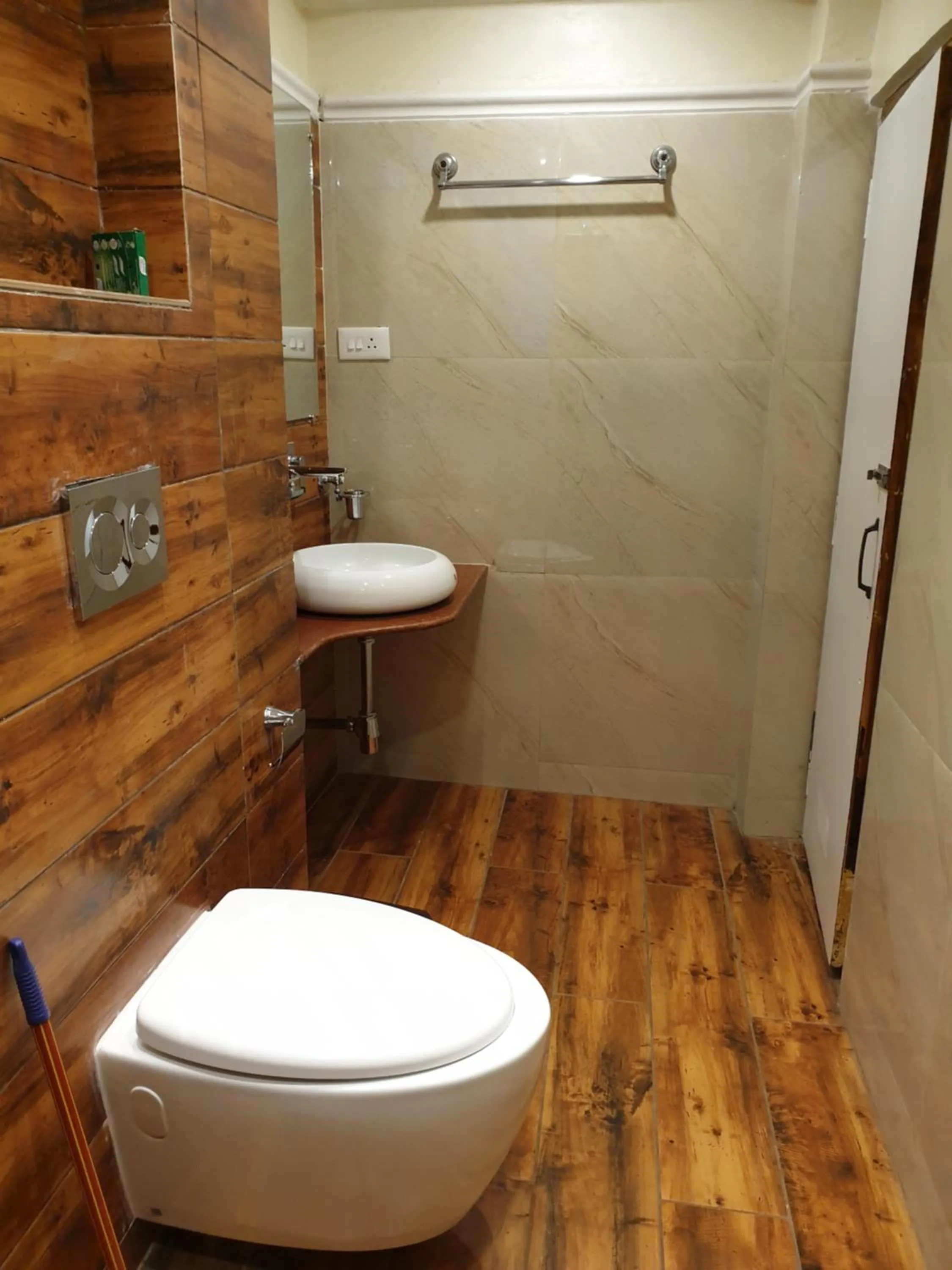 Toilet in Hotel Temple On Ganges