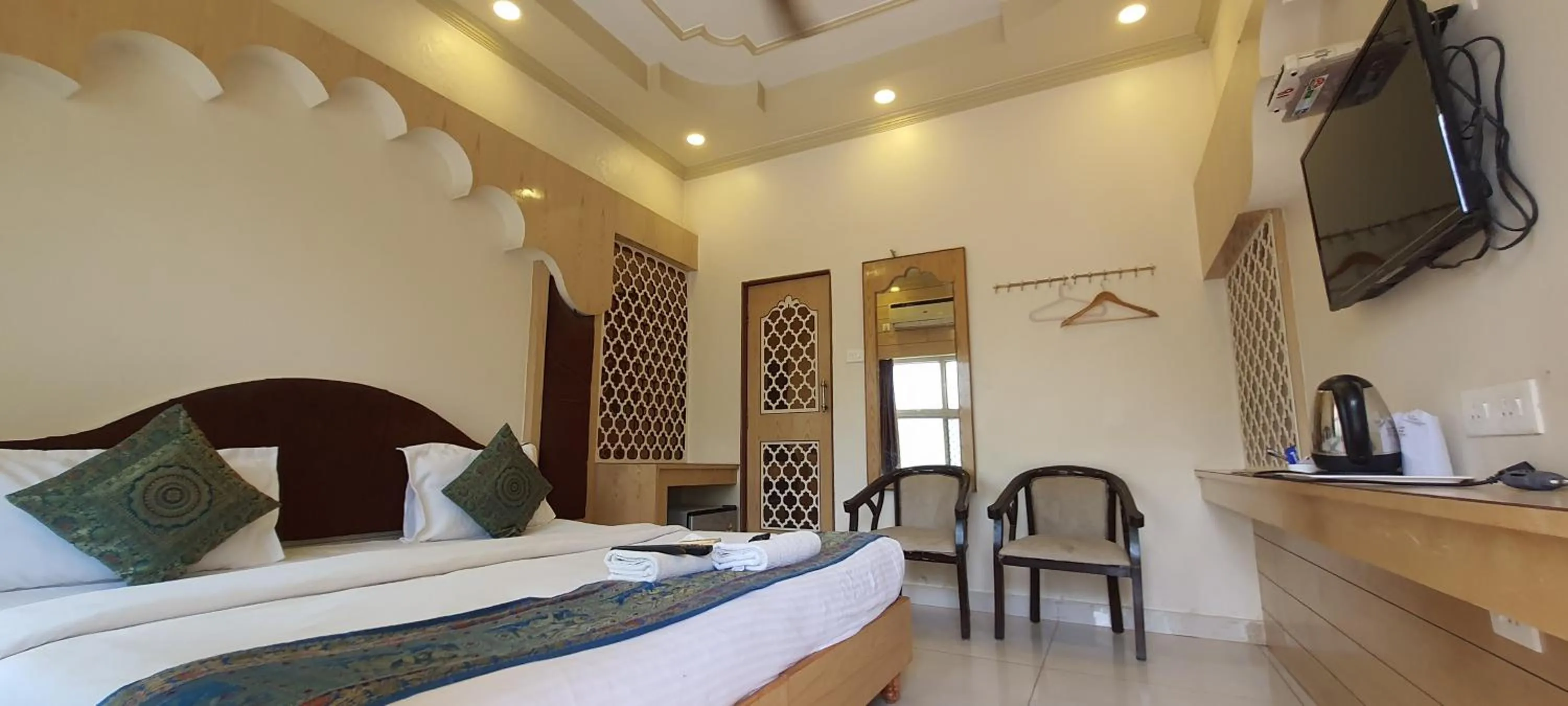 Photo of the whole room, Bed in Hotel Temple On Ganges