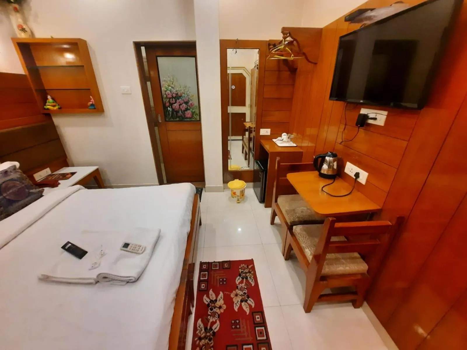 Bedroom, Bed in Hotel Temple On Ganges