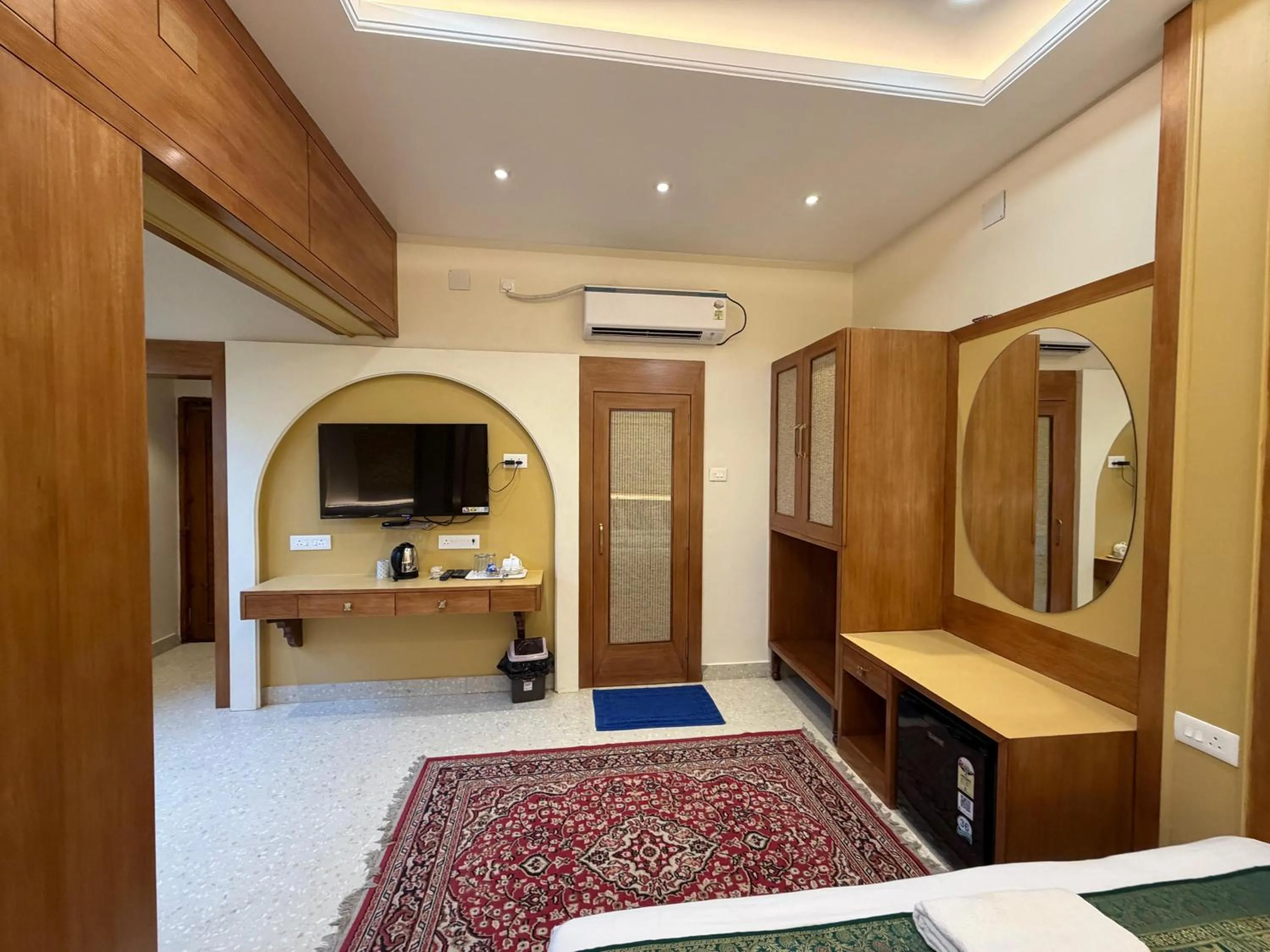 TV and multimedia, Bed in Hotel Temple On Ganges