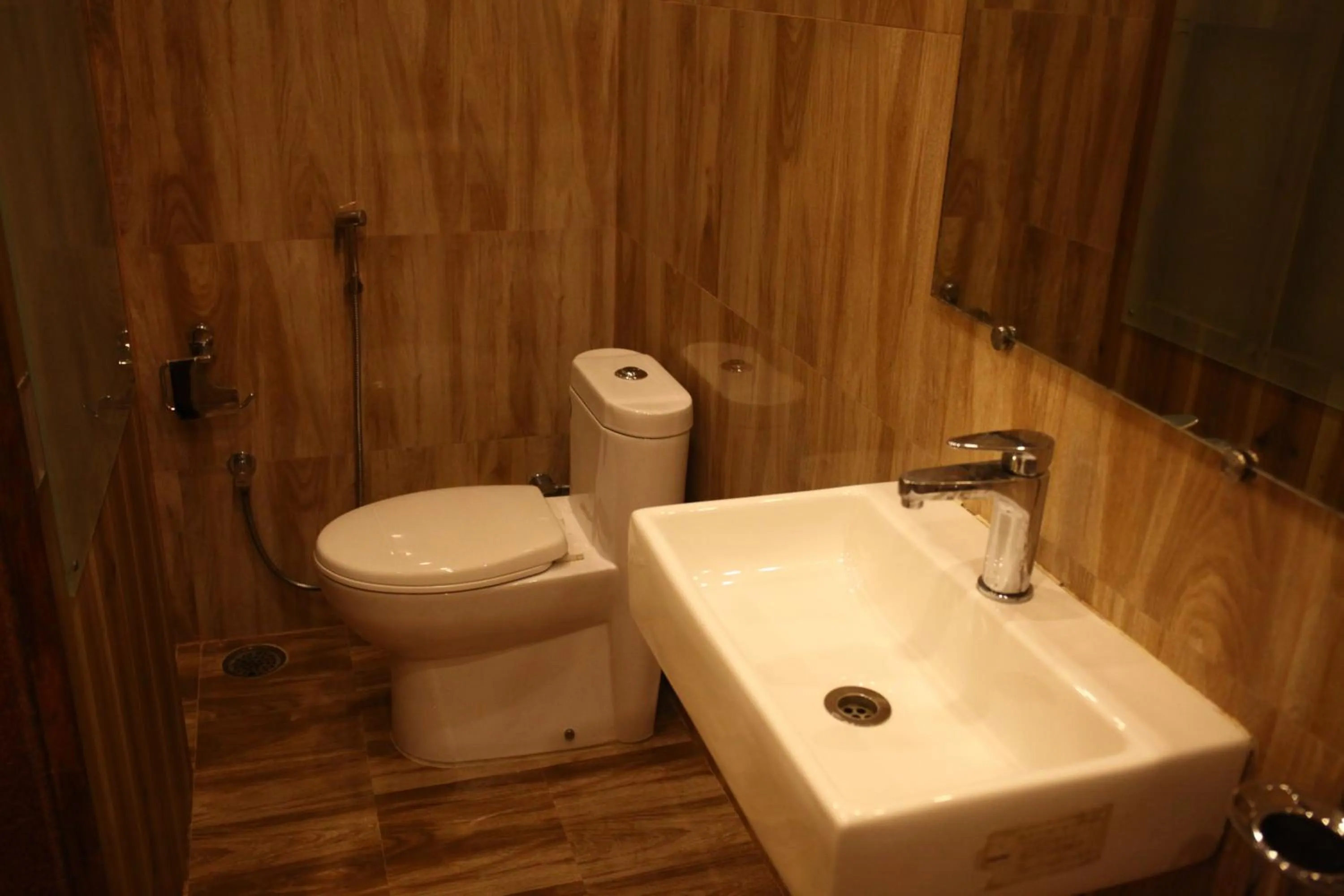 Toilet in Hotel Temple On Ganges