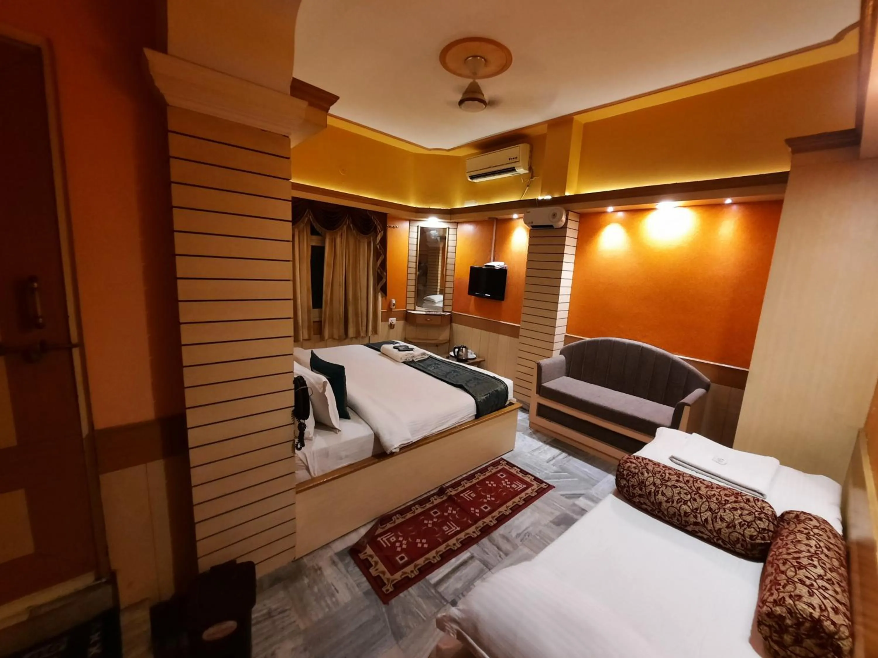 Photo of the whole room, Bed in Hotel Temple On Ganges