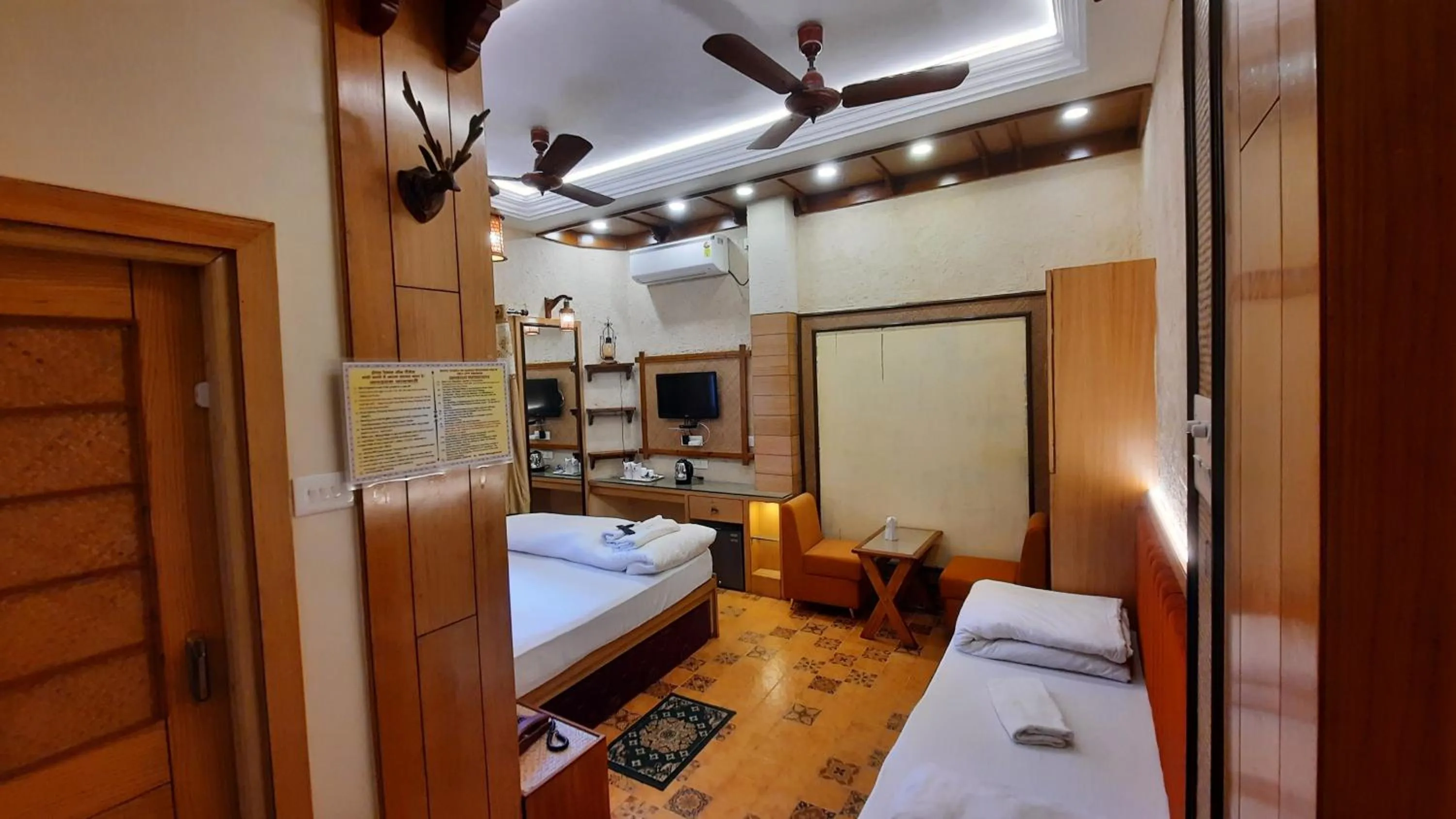TV and multimedia, Bed in Hotel Temple On Ganges