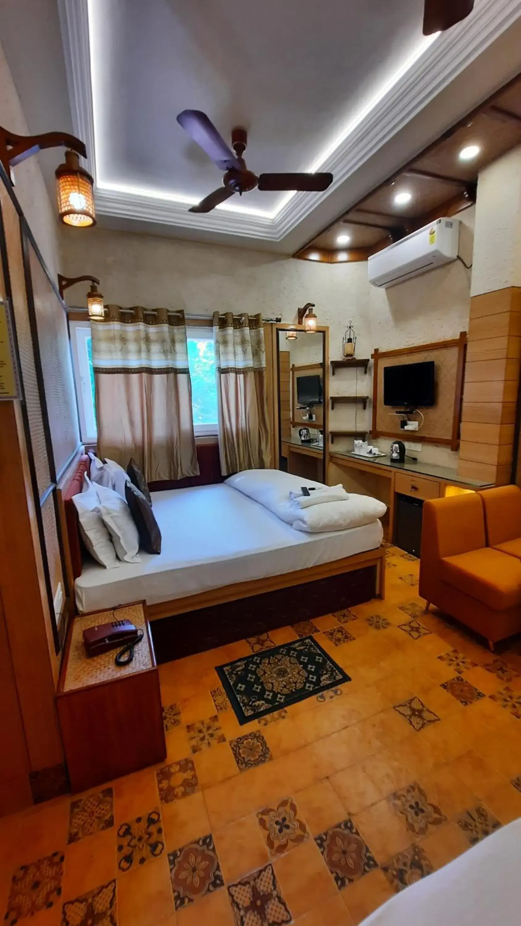 Deluxe Quad Bed Family Room City View - single occupancy in Hotel Temple On Ganges Deluxe Quad Bed Family Room City View - single occupancy in Hotel Temple On Ganges