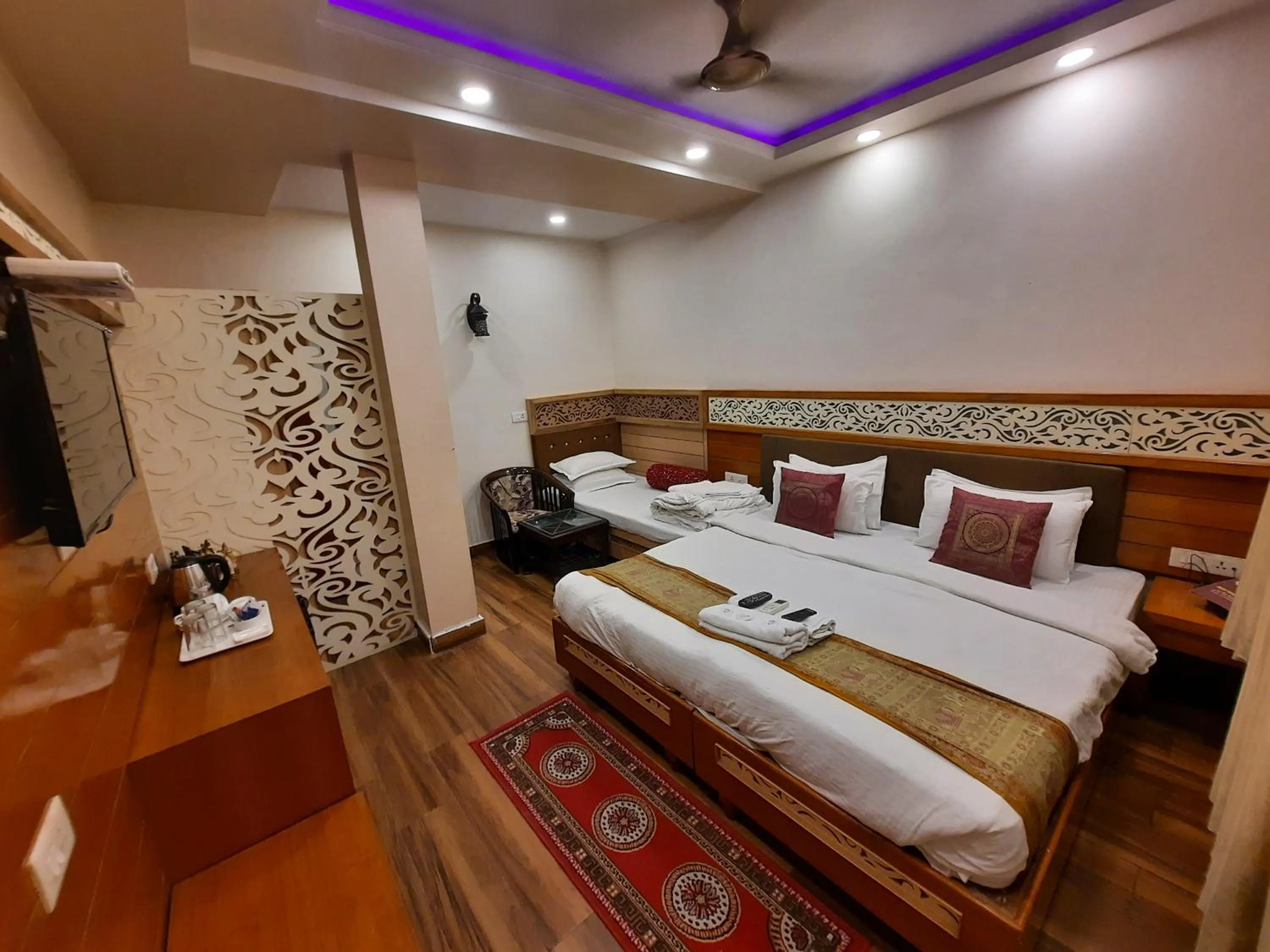 Photo of the whole room, Bed in Hotel Temple On Ganges