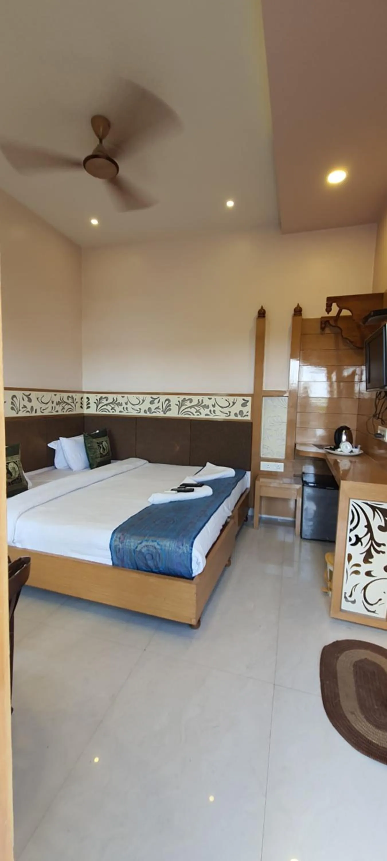 Bedroom, Bed in Hotel Temple On Ganges