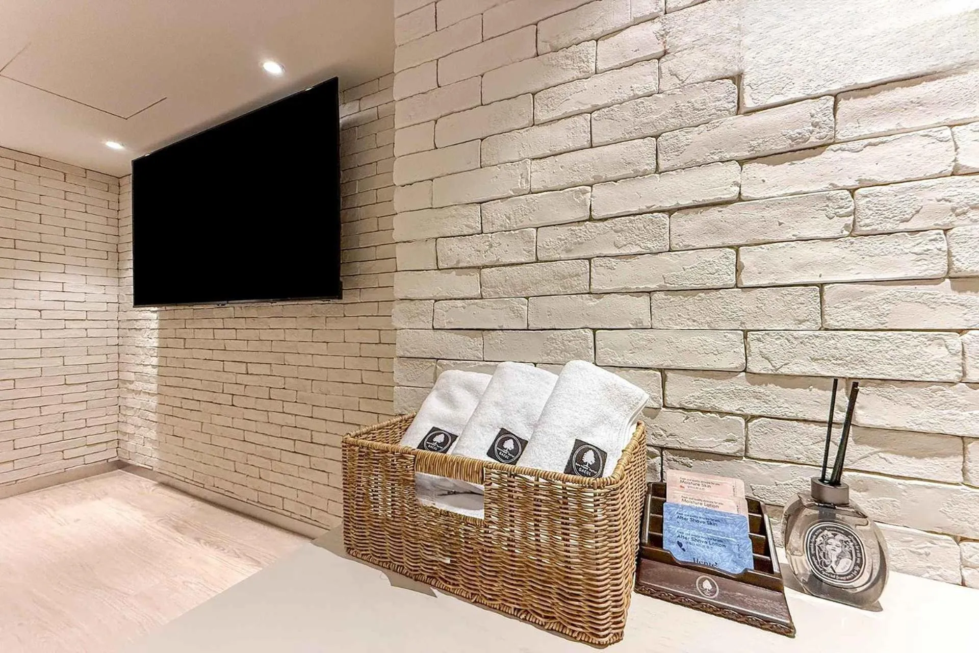 TV and multimedia in Sinchon Hotel GAEUL