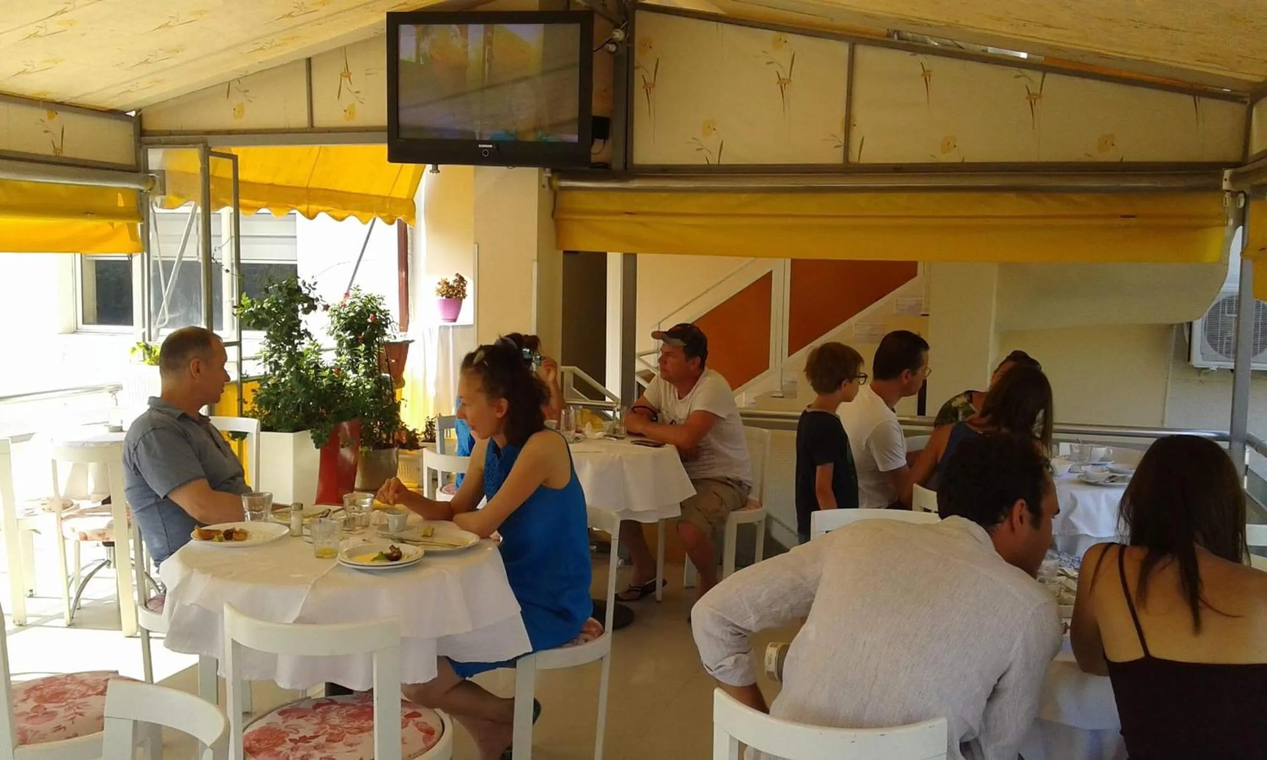 Restaurant/places to eat in Hotel Orestiada