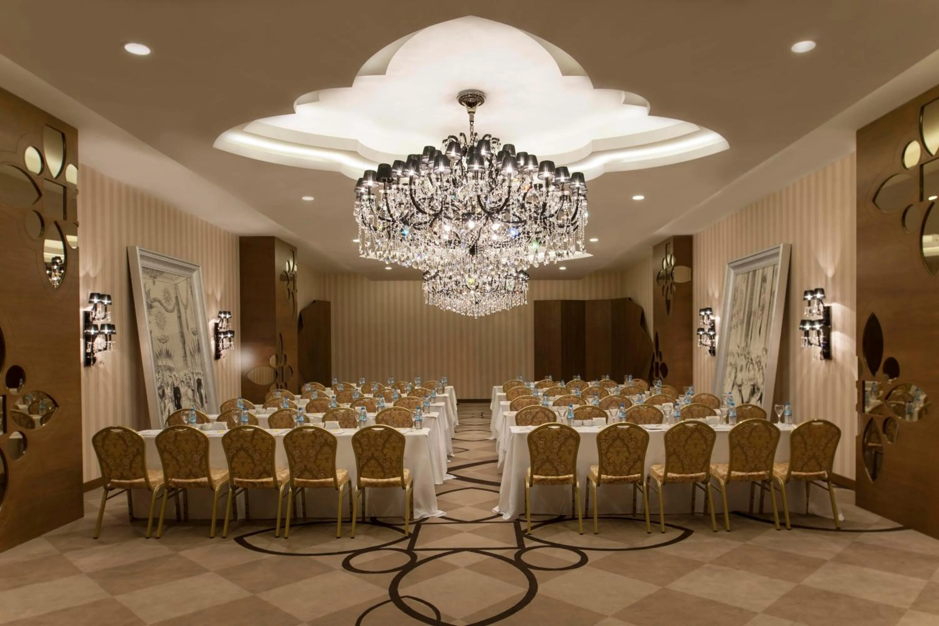 Business facilities in Delphin Imperial Lara