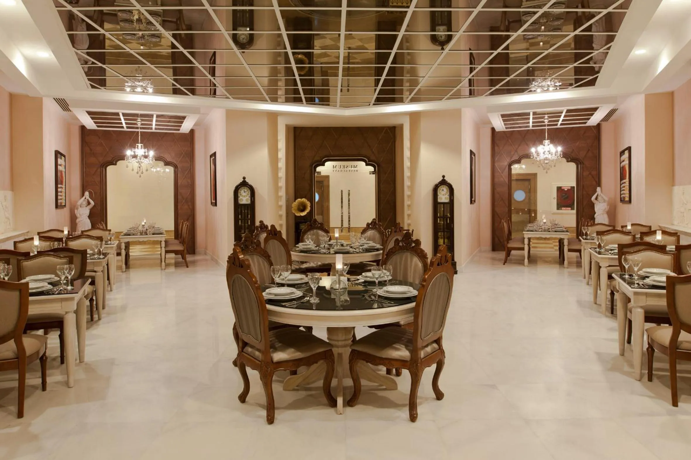 Restaurant/places to eat in Delphin Imperial Lara