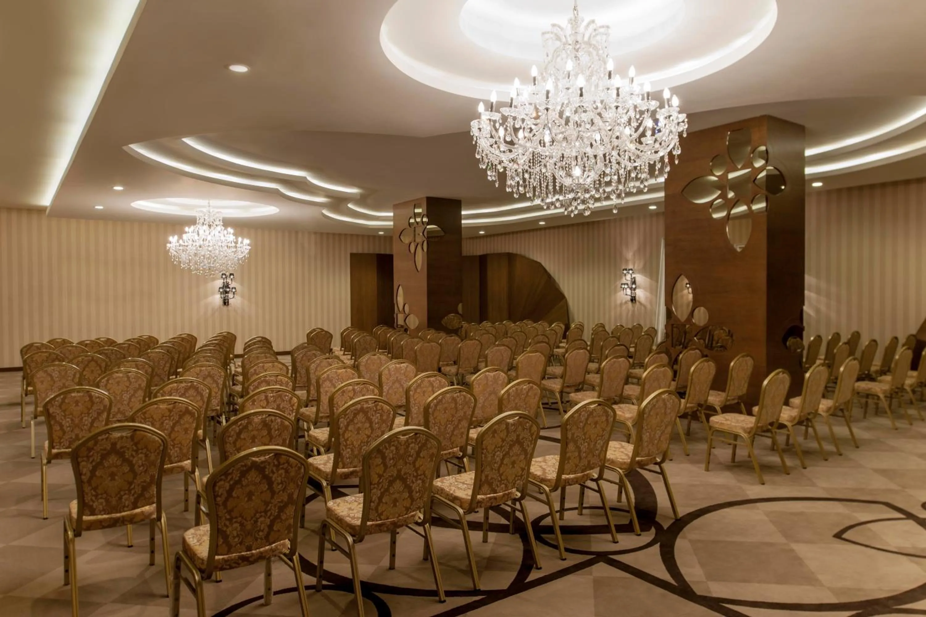 Business facilities in Delphin Imperial Lara