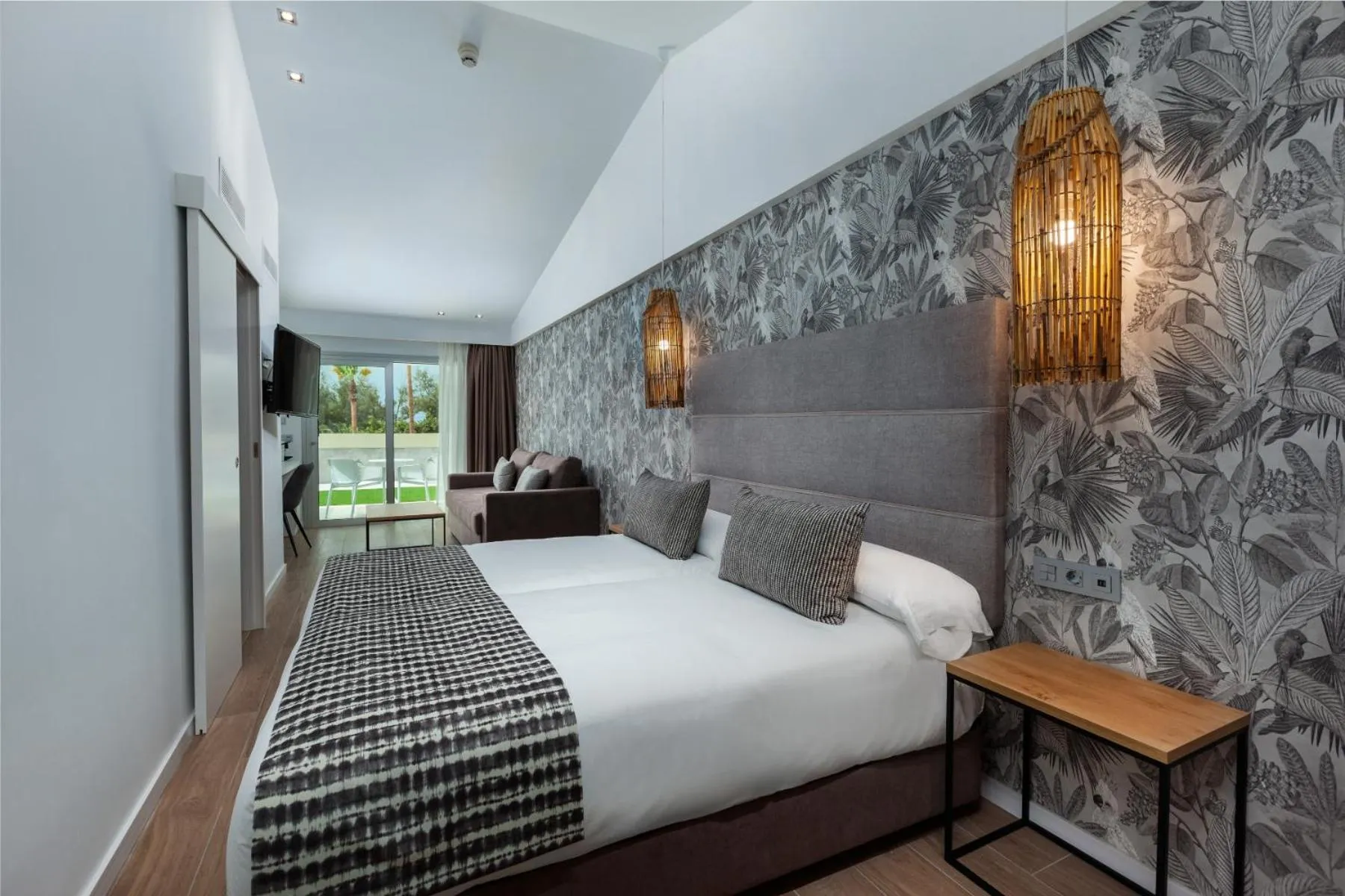 Seating area, Bed in Kumara Serenoa By Lopesan Hotels