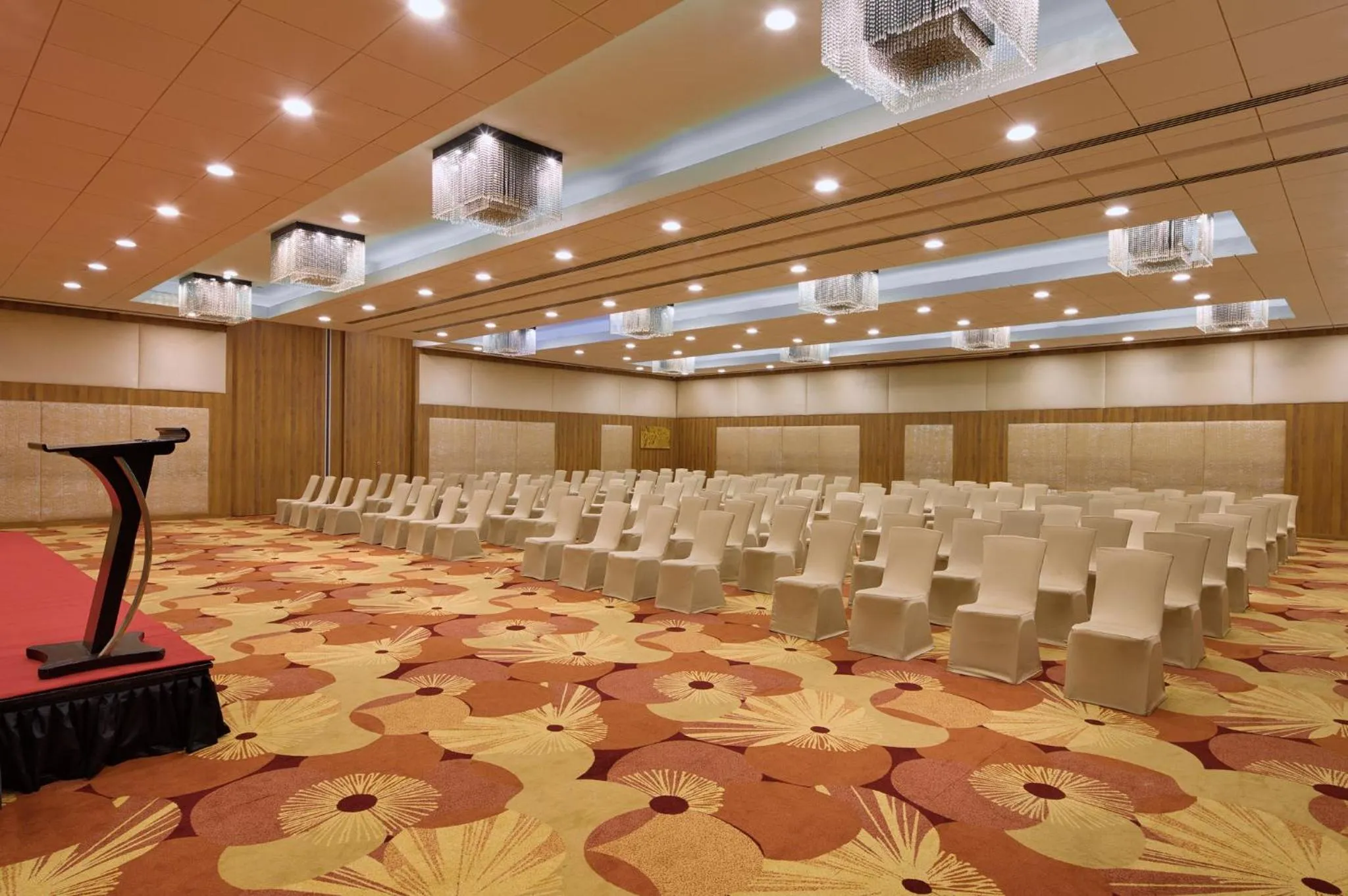 Meeting/conference room in Holiday Inn Cochin by IHG