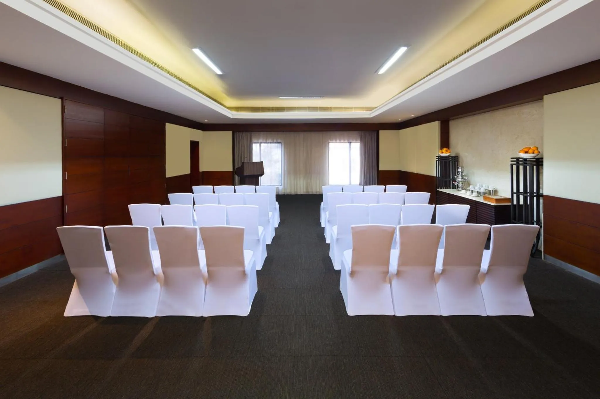 Meeting/conference room in Holiday Inn Cochin by IHG