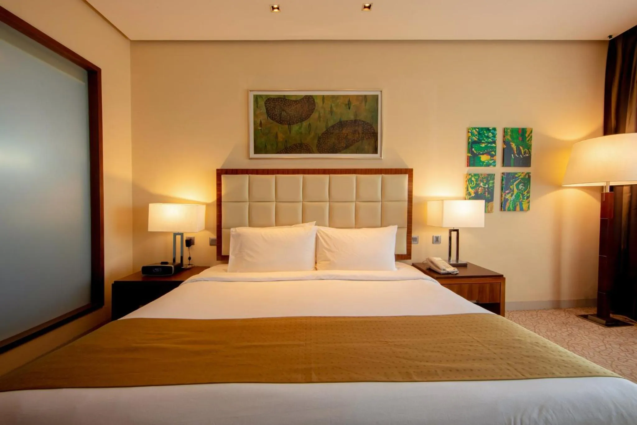 Photo of the whole room, Bed in Holiday Inn Cochin by IHG