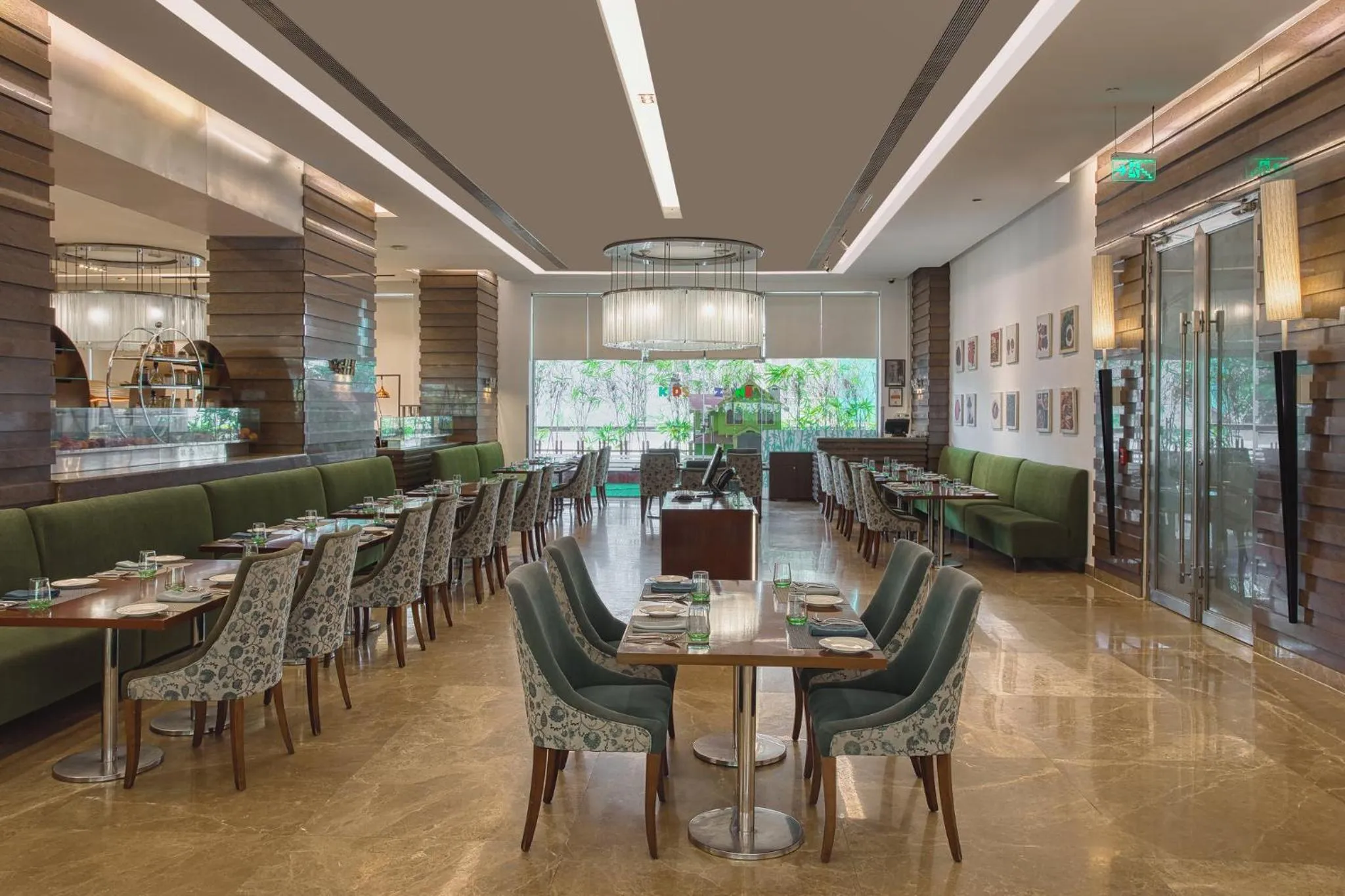 Restaurant/places to eat in Holiday Inn Cochin by IHG