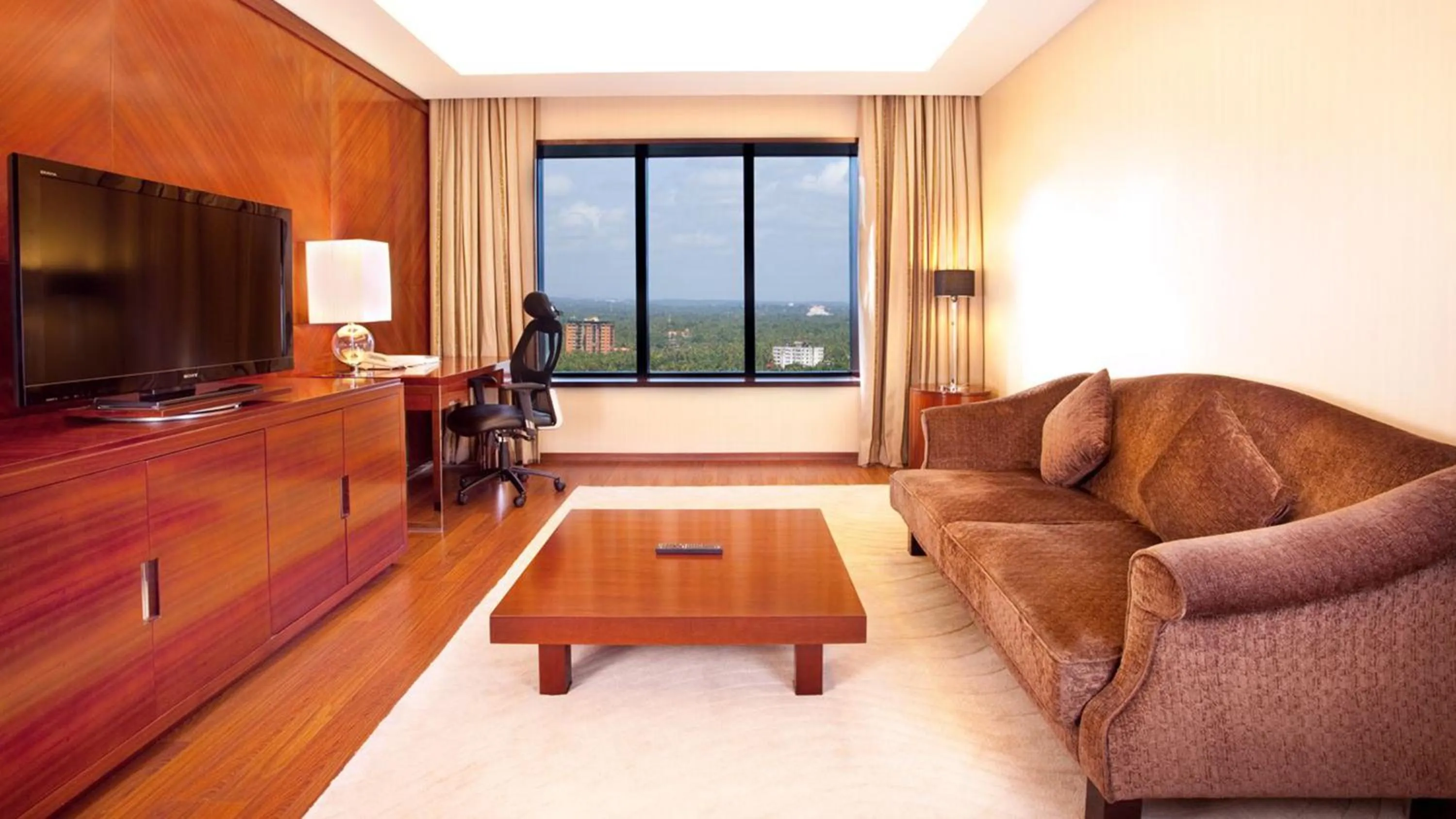 Bedroom in Holiday Inn Cochin by IHG