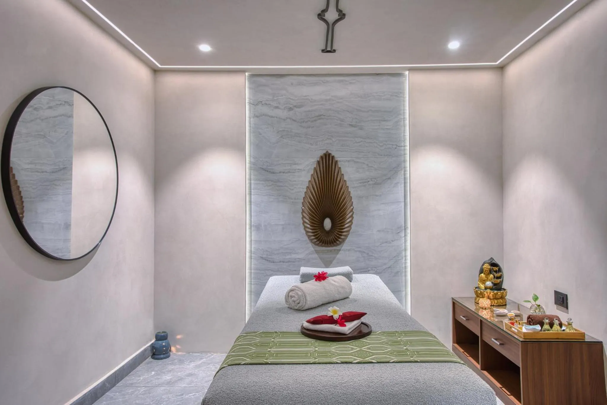 Spa and wellness centre/facilities, Bed in Holiday Inn Cochin by IHG