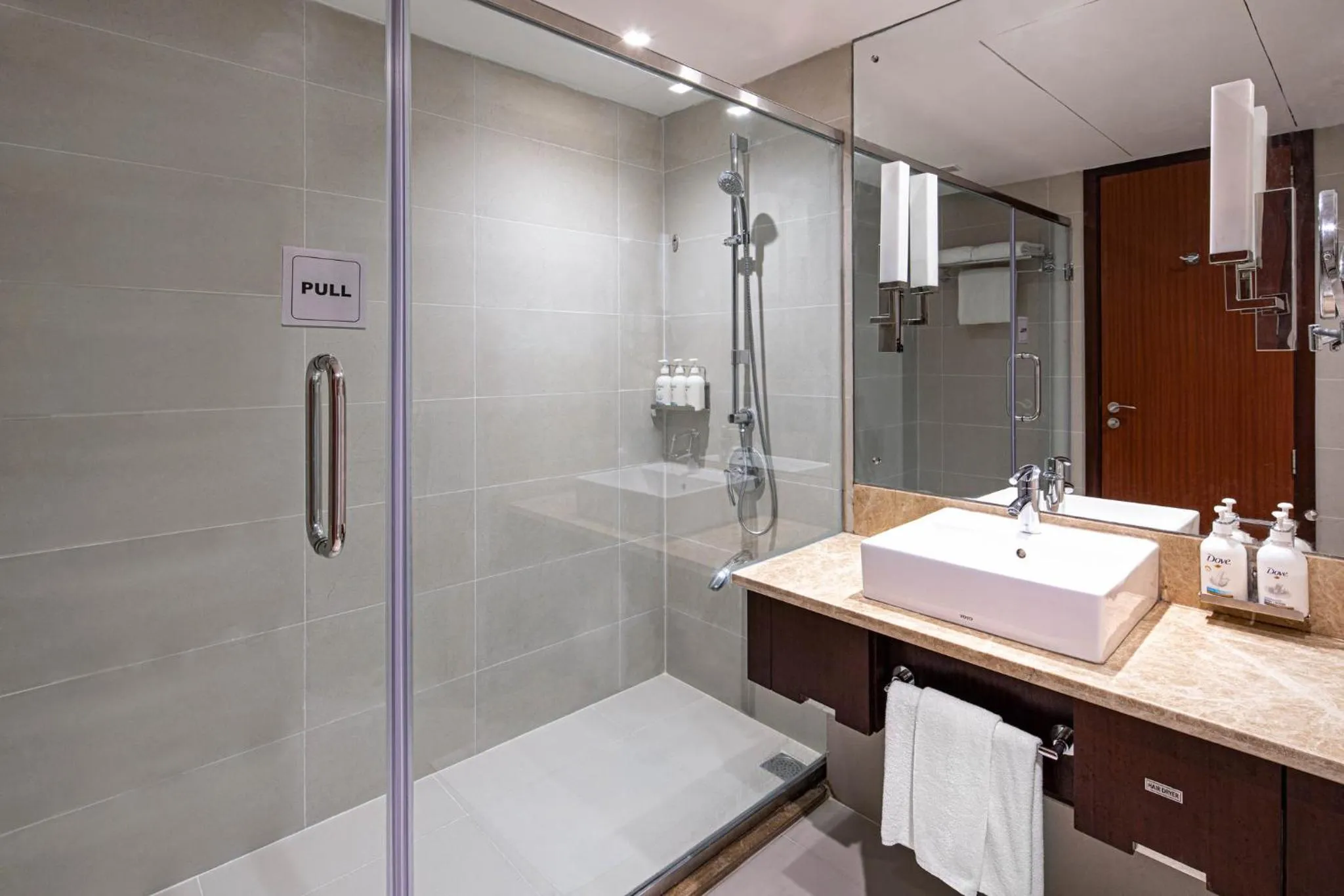 Photo of the whole room in Holiday Inn Cochin by IHG