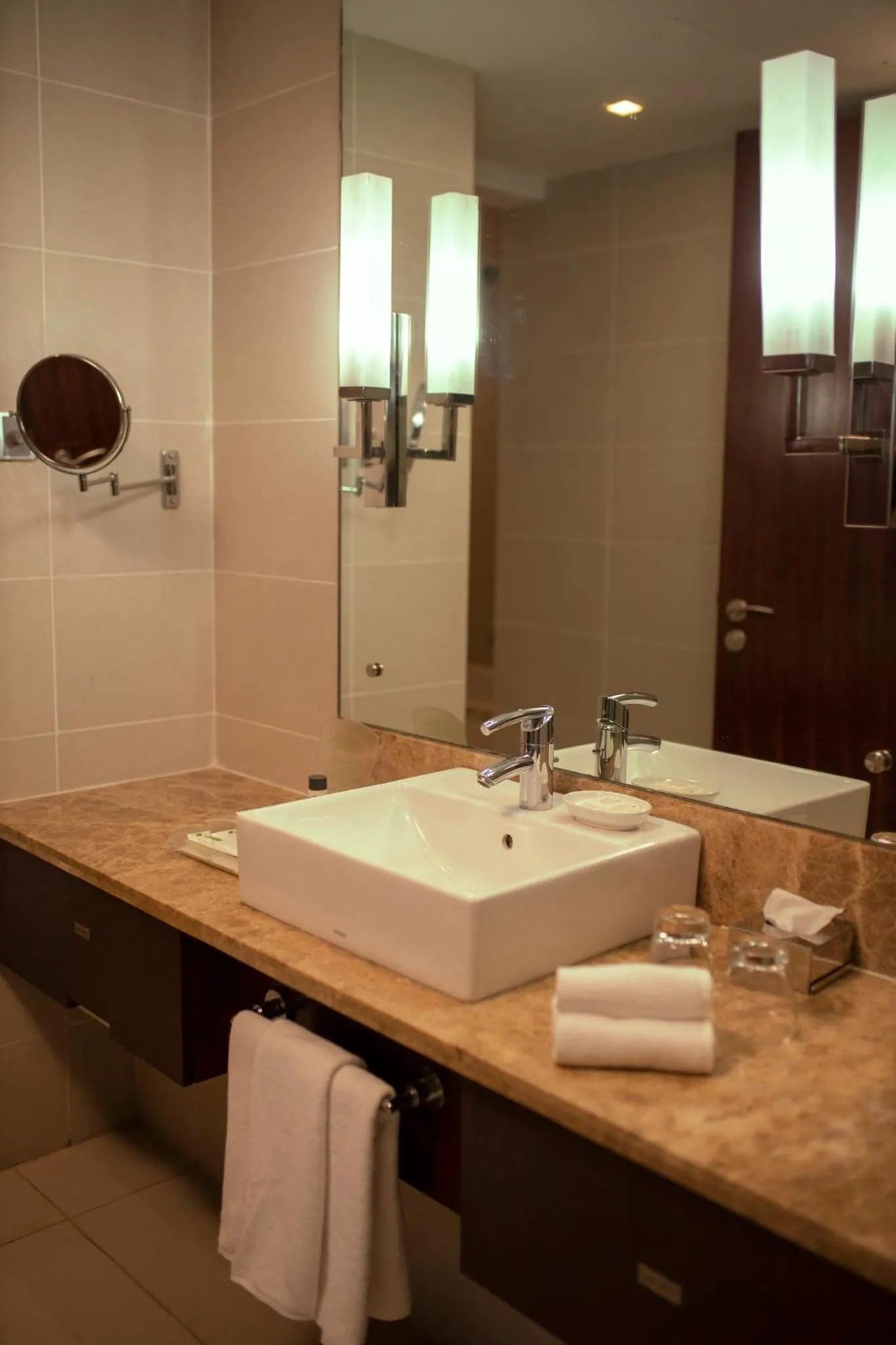 Photo of the whole room in Holiday Inn Cochin by IHG