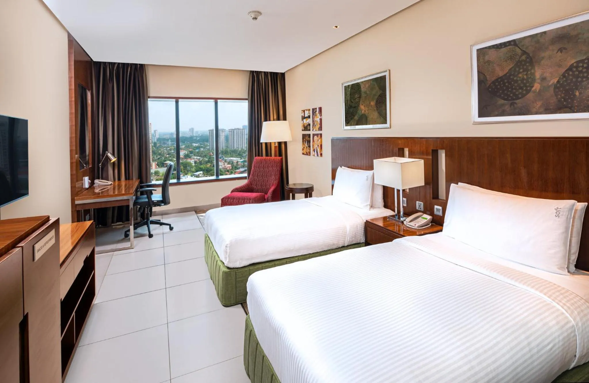 Photo of the whole room, Bed in Holiday Inn Cochin by IHG