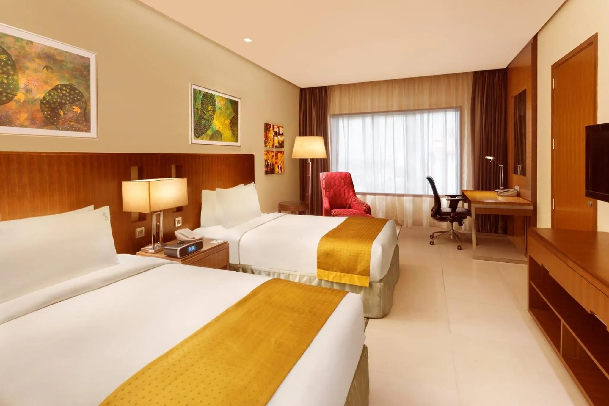 Photo of the whole room, Bed in Holiday Inn Cochin by IHG