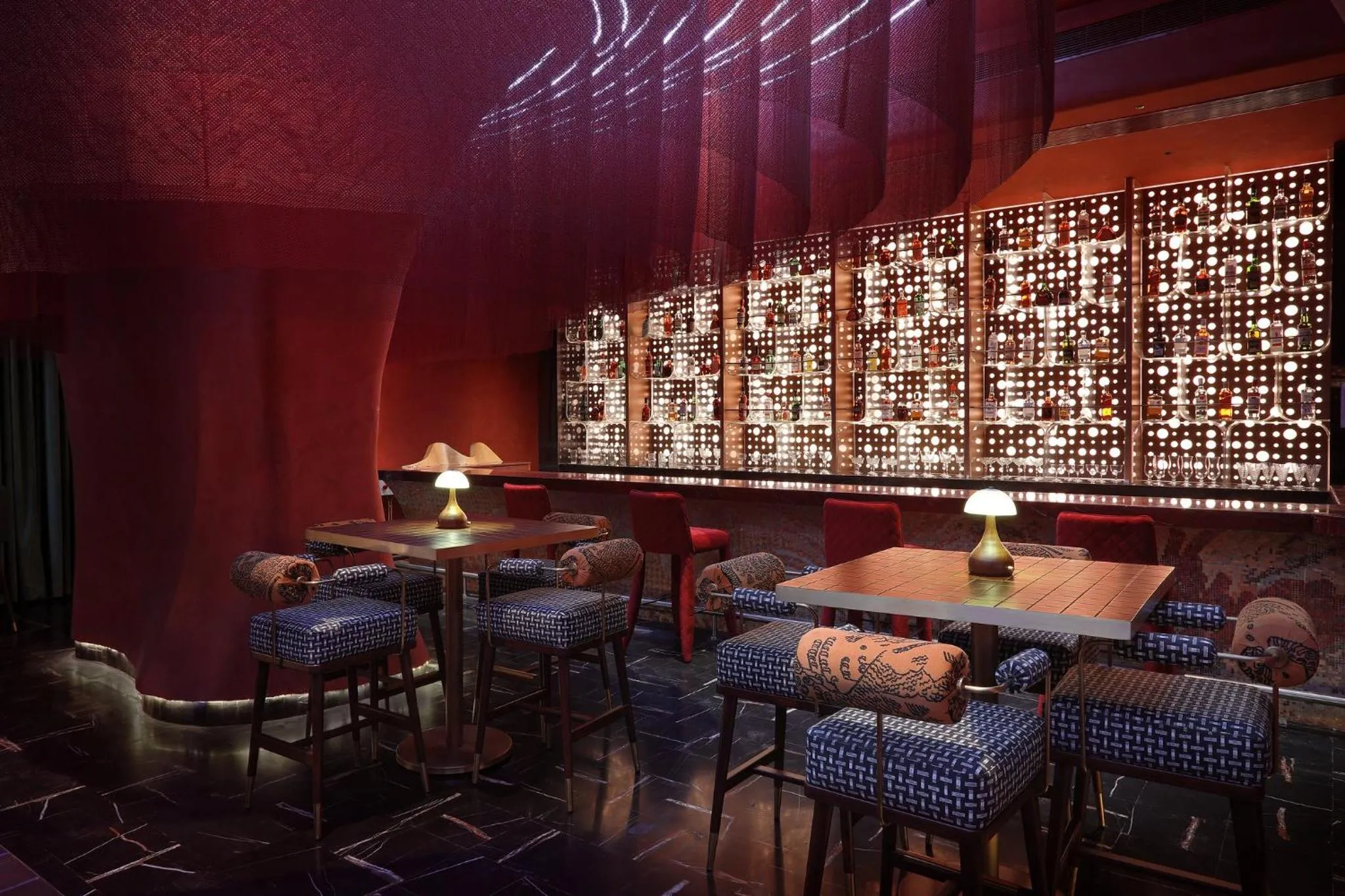 Lounge or bar in Holiday Inn Cochin by IHG