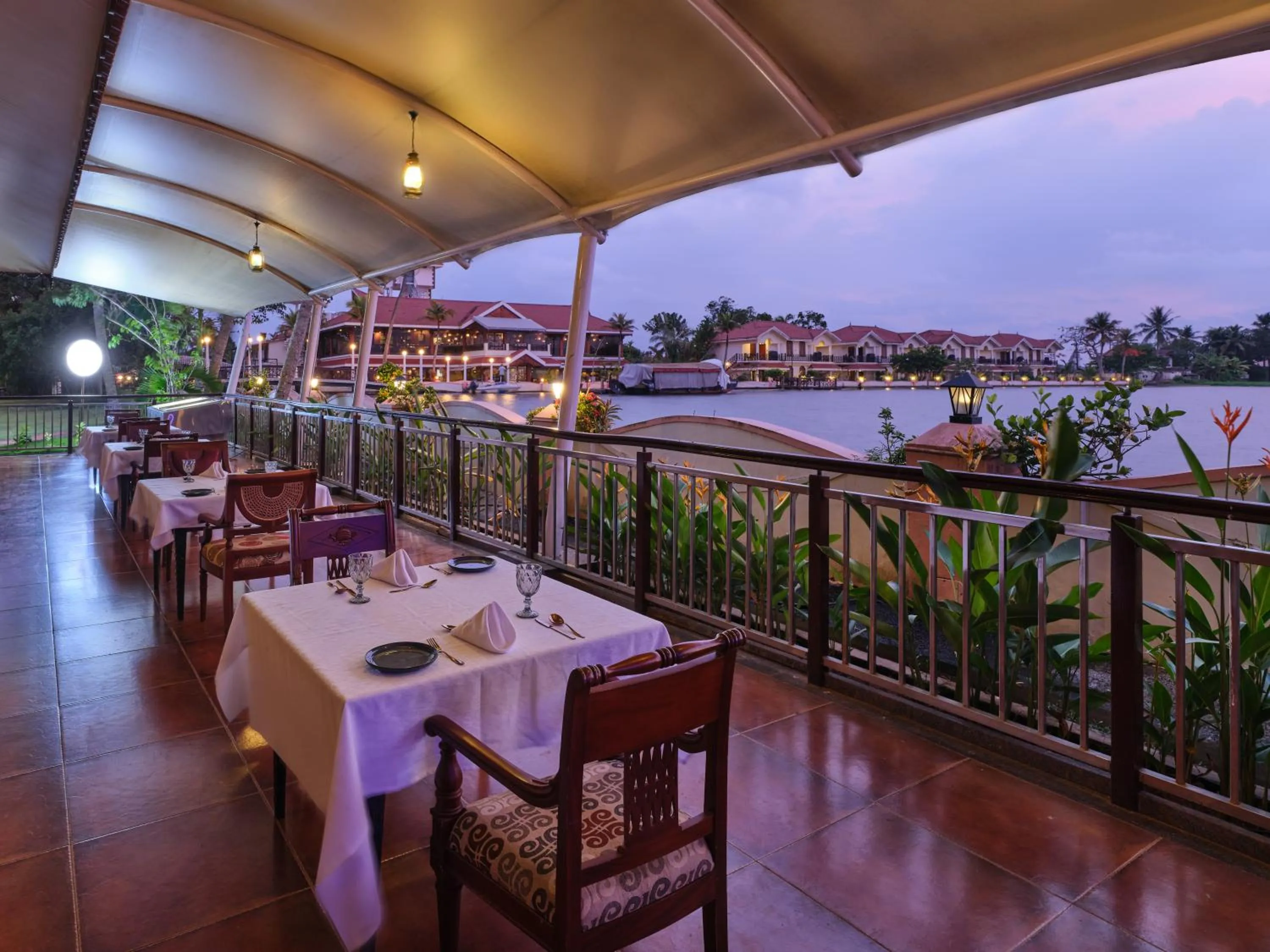 Restaurant/places to eat in Sterling Lake Palace Alleppey