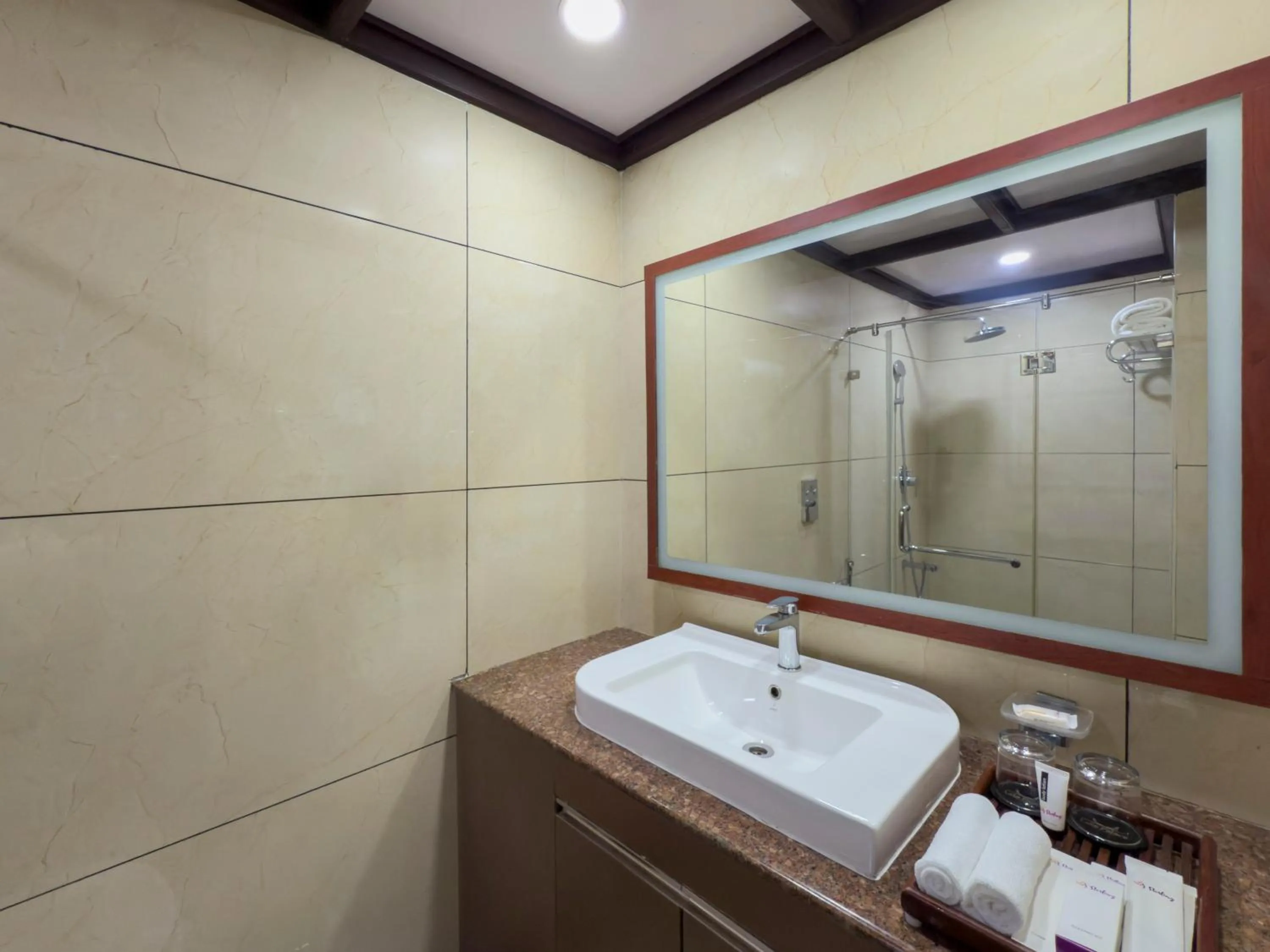 Sterling Lake Palace Alleppey