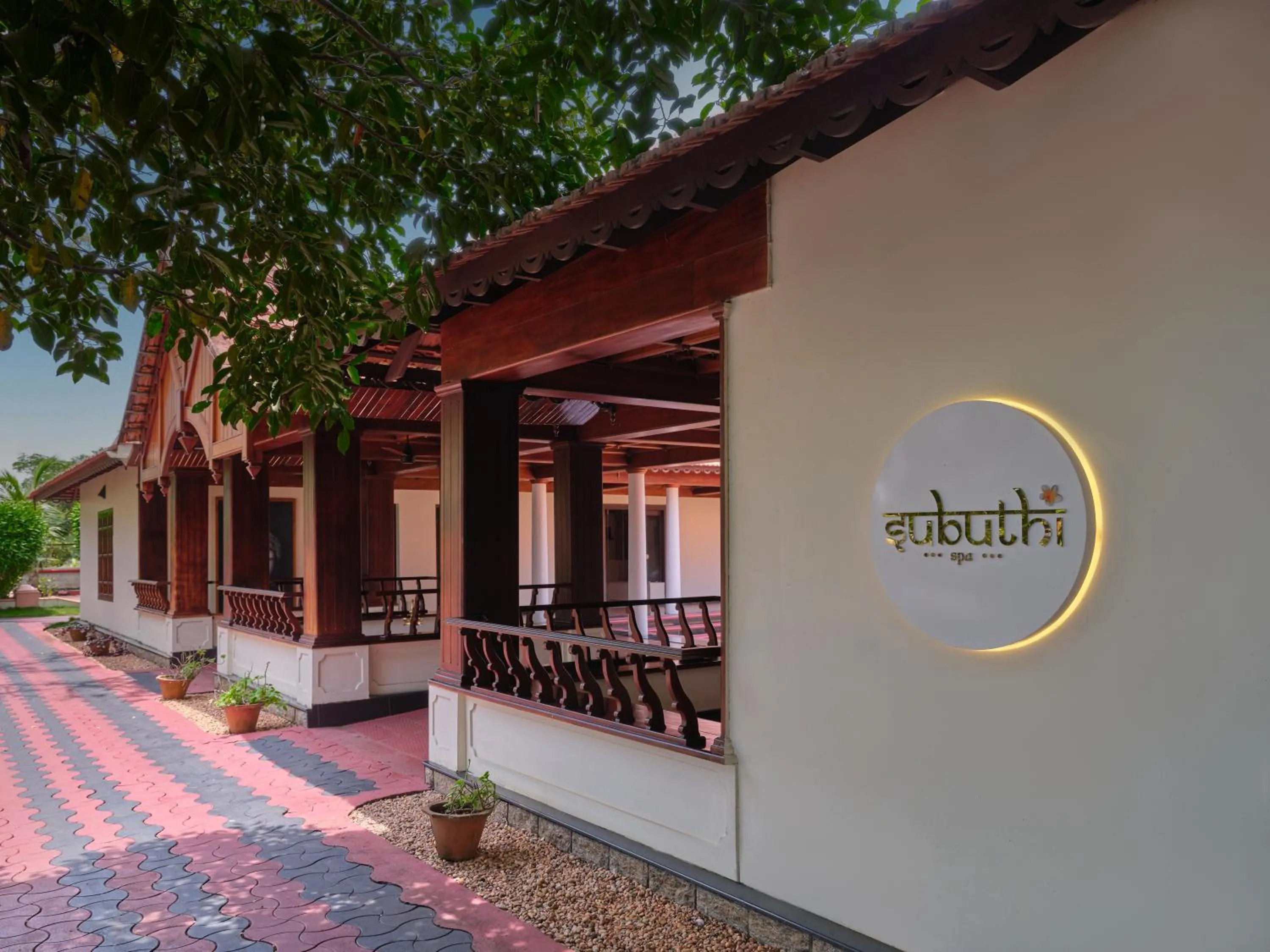 Sterling Lake Palace Alleppey